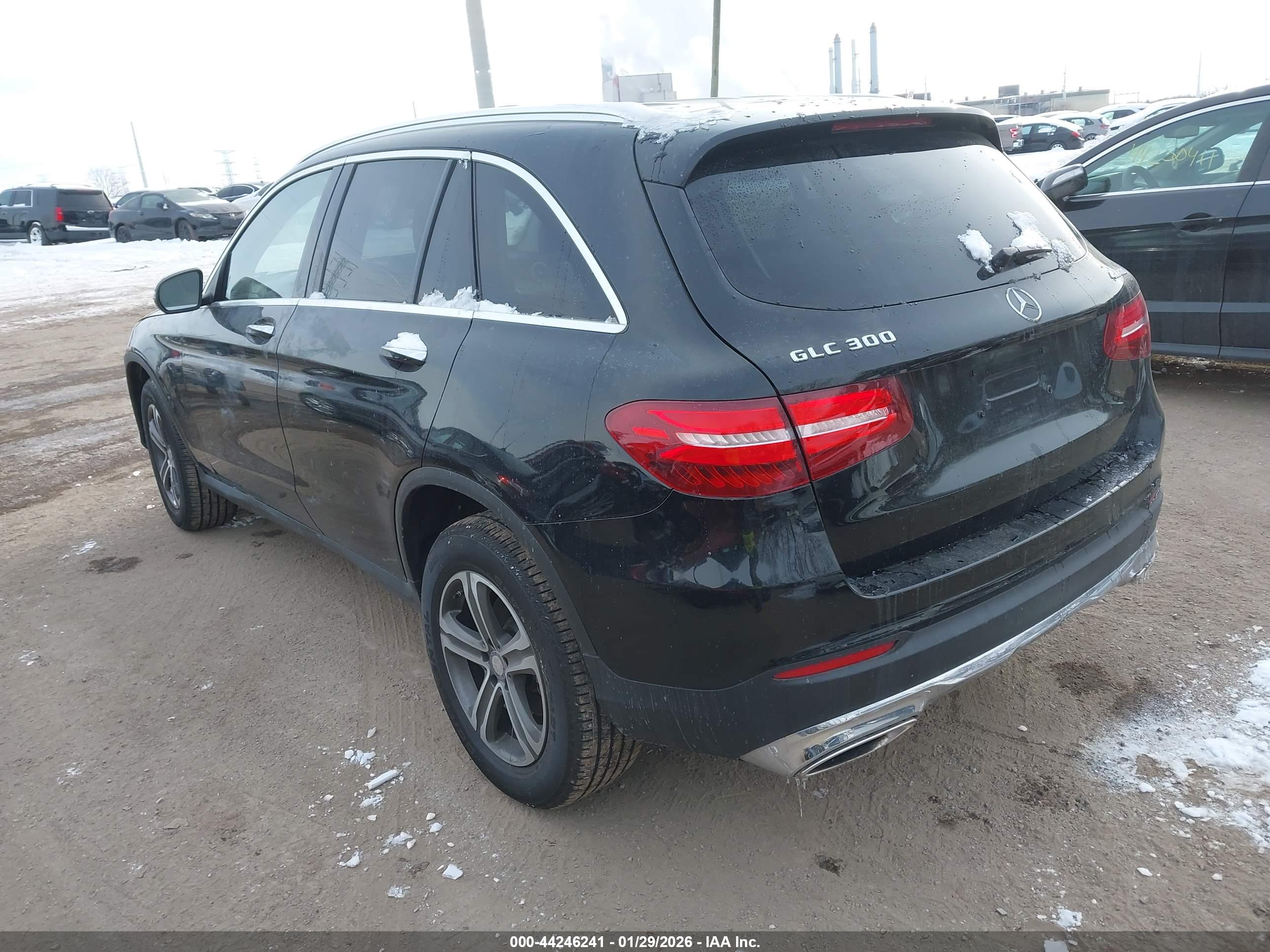 MERCEDES-BENZ GLC image 3