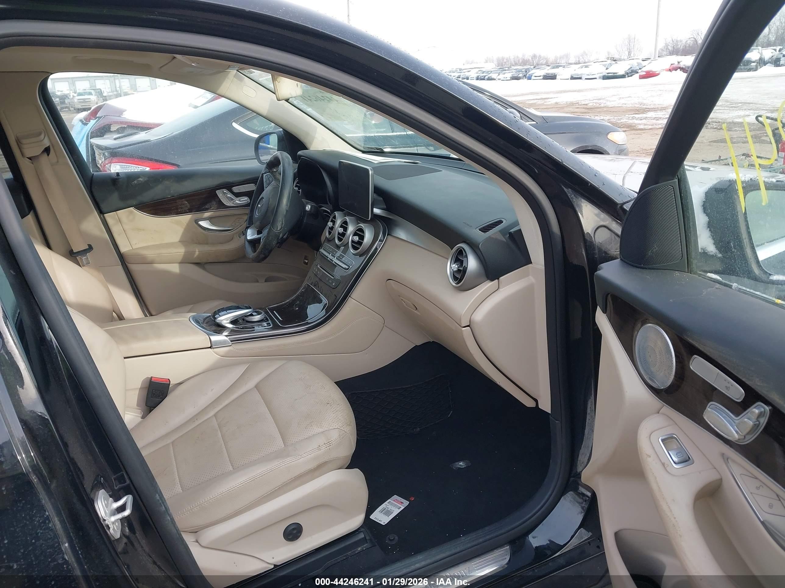 MERCEDES-BENZ GLC image 5