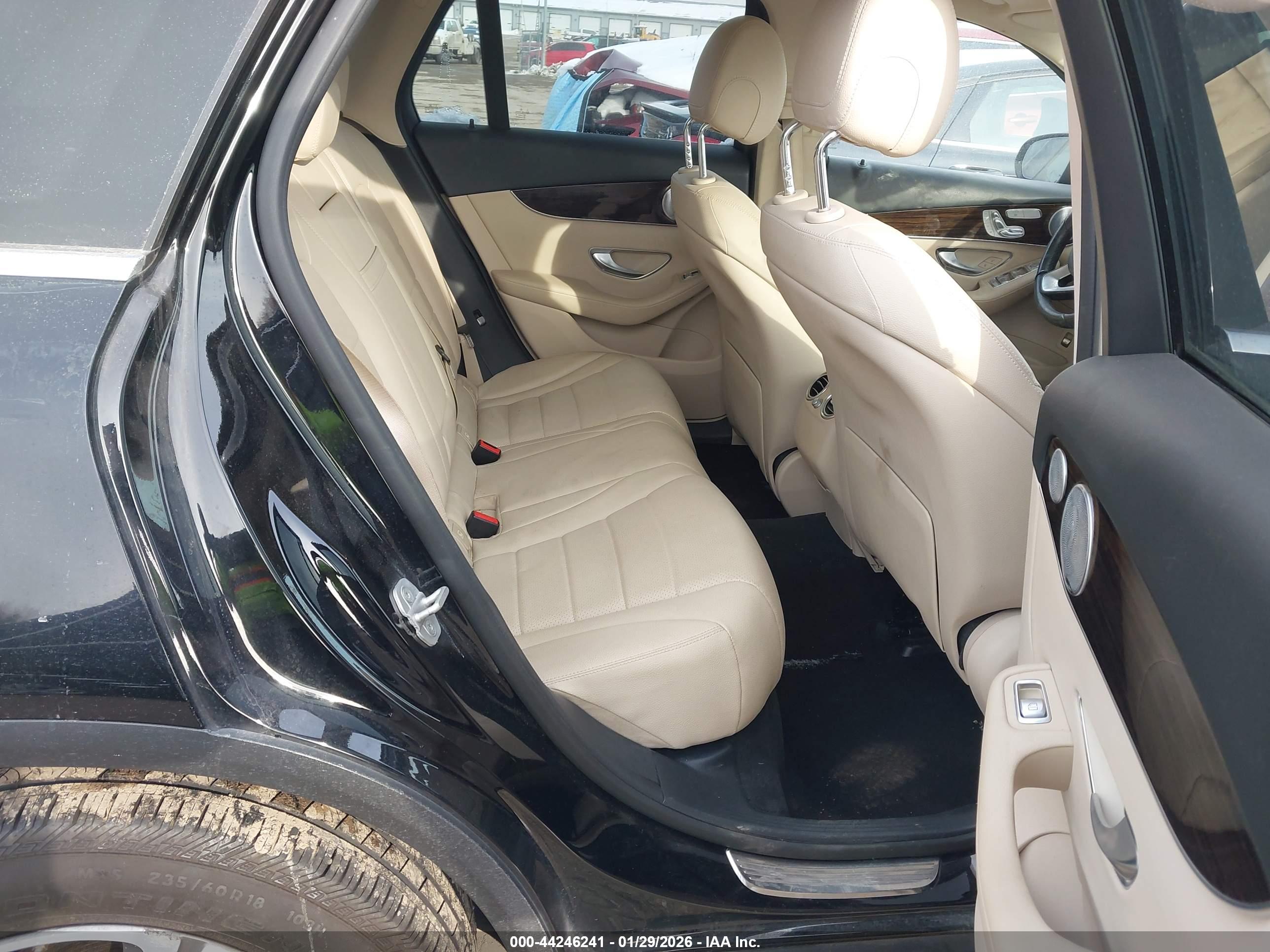 MERCEDES-BENZ GLC image 8