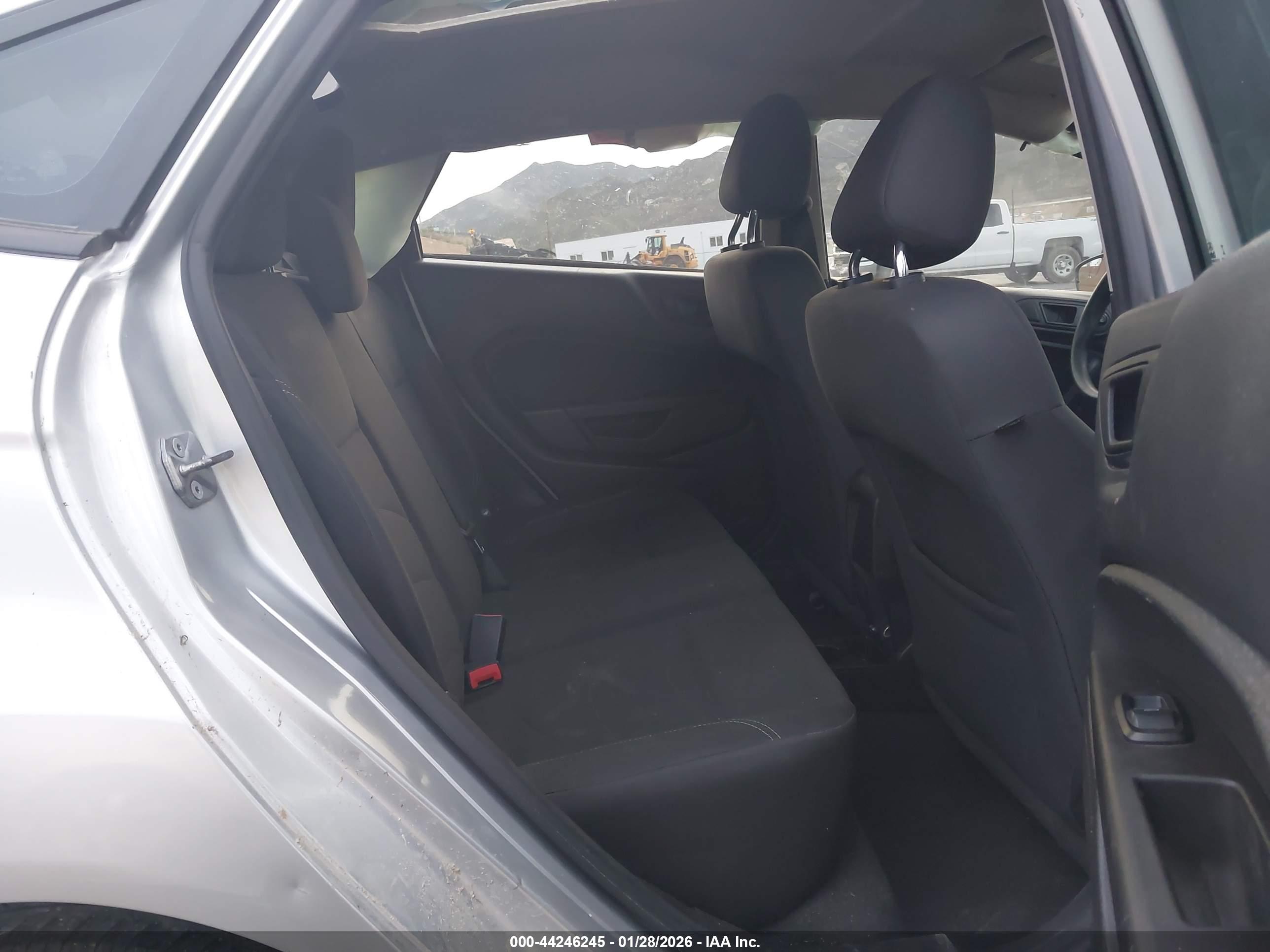 FORD FIESTA image 8