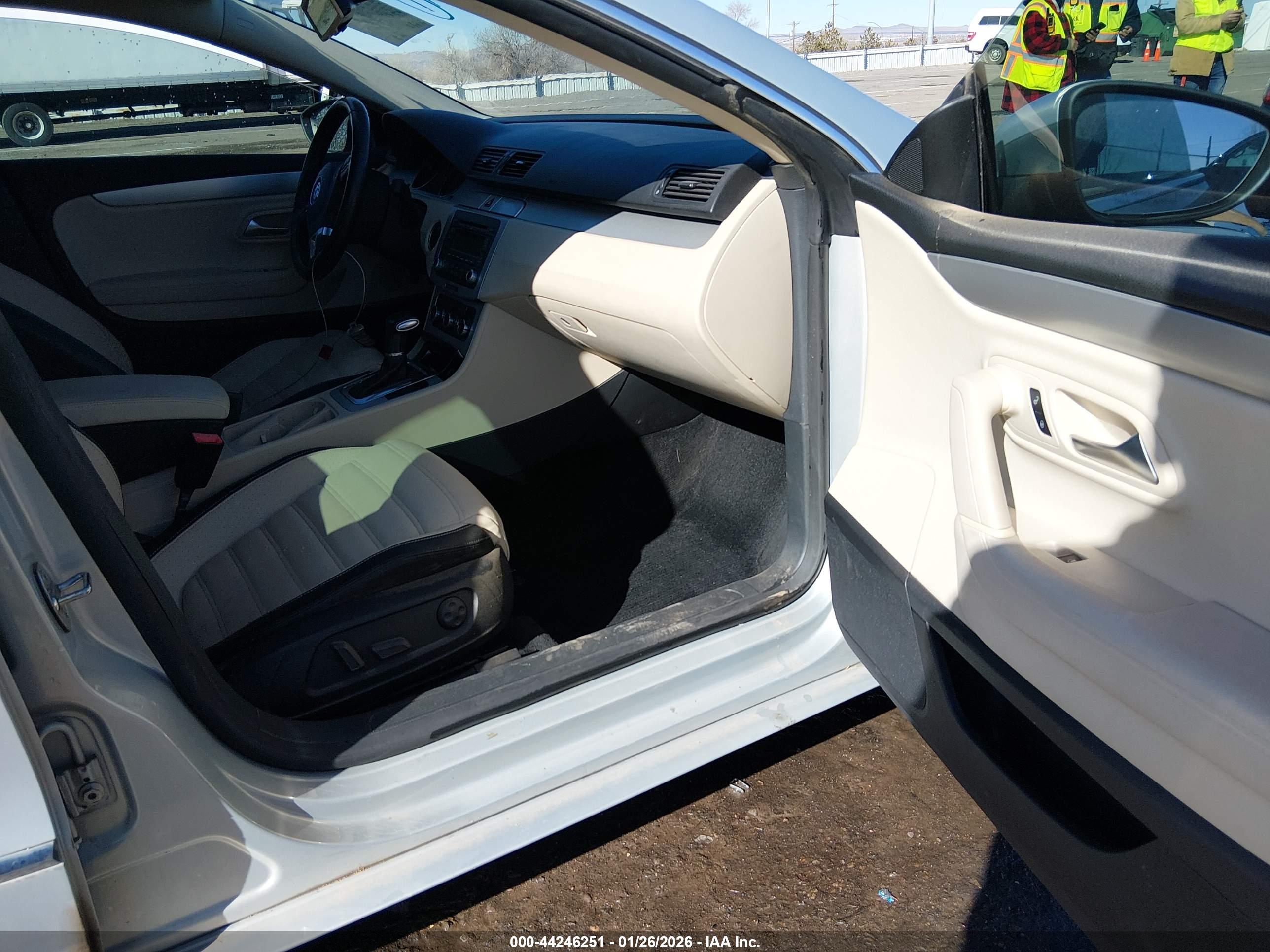 VOLKSWAGEN CC image 5