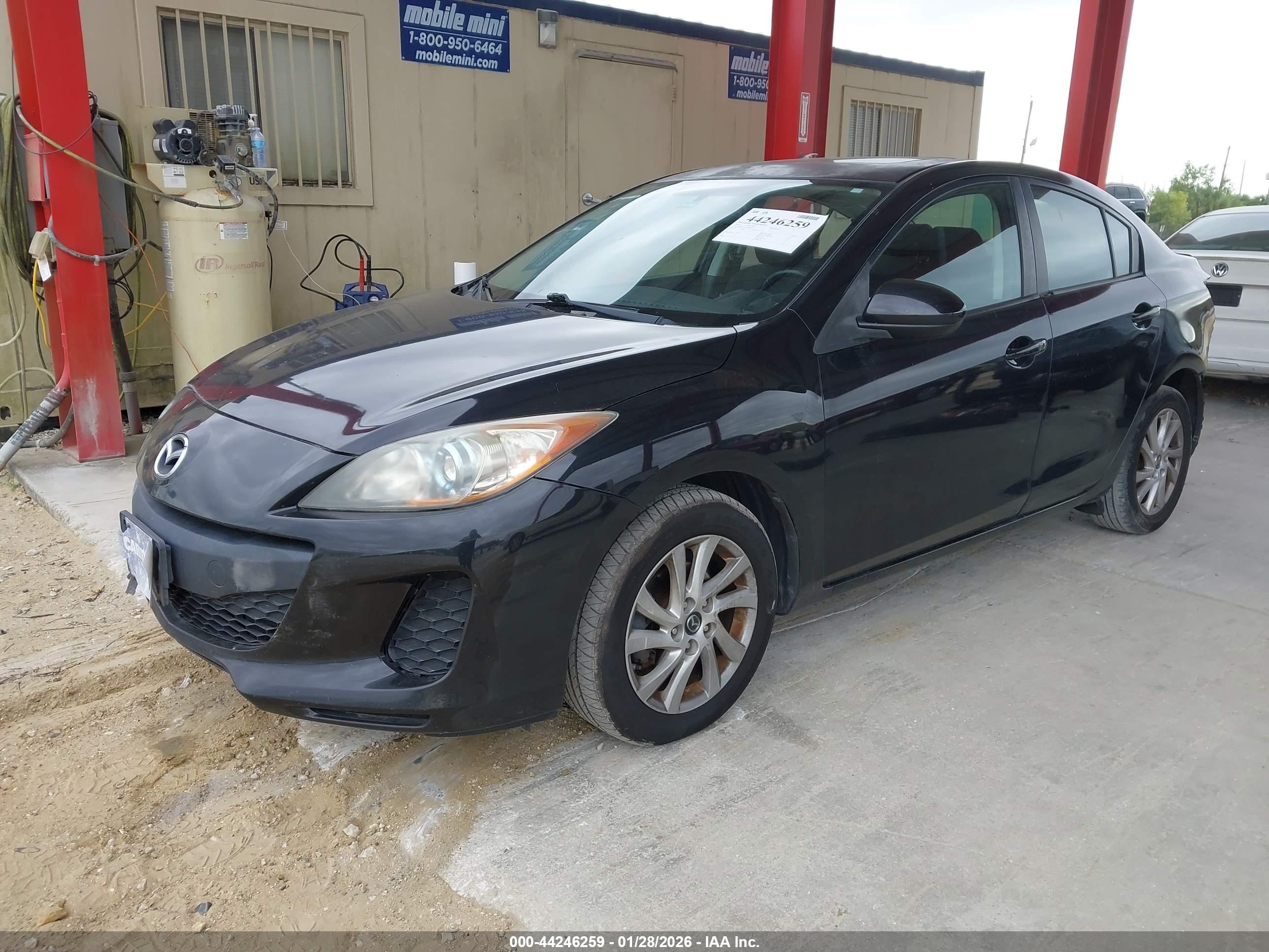 MAZDA MAZDA3 image 2