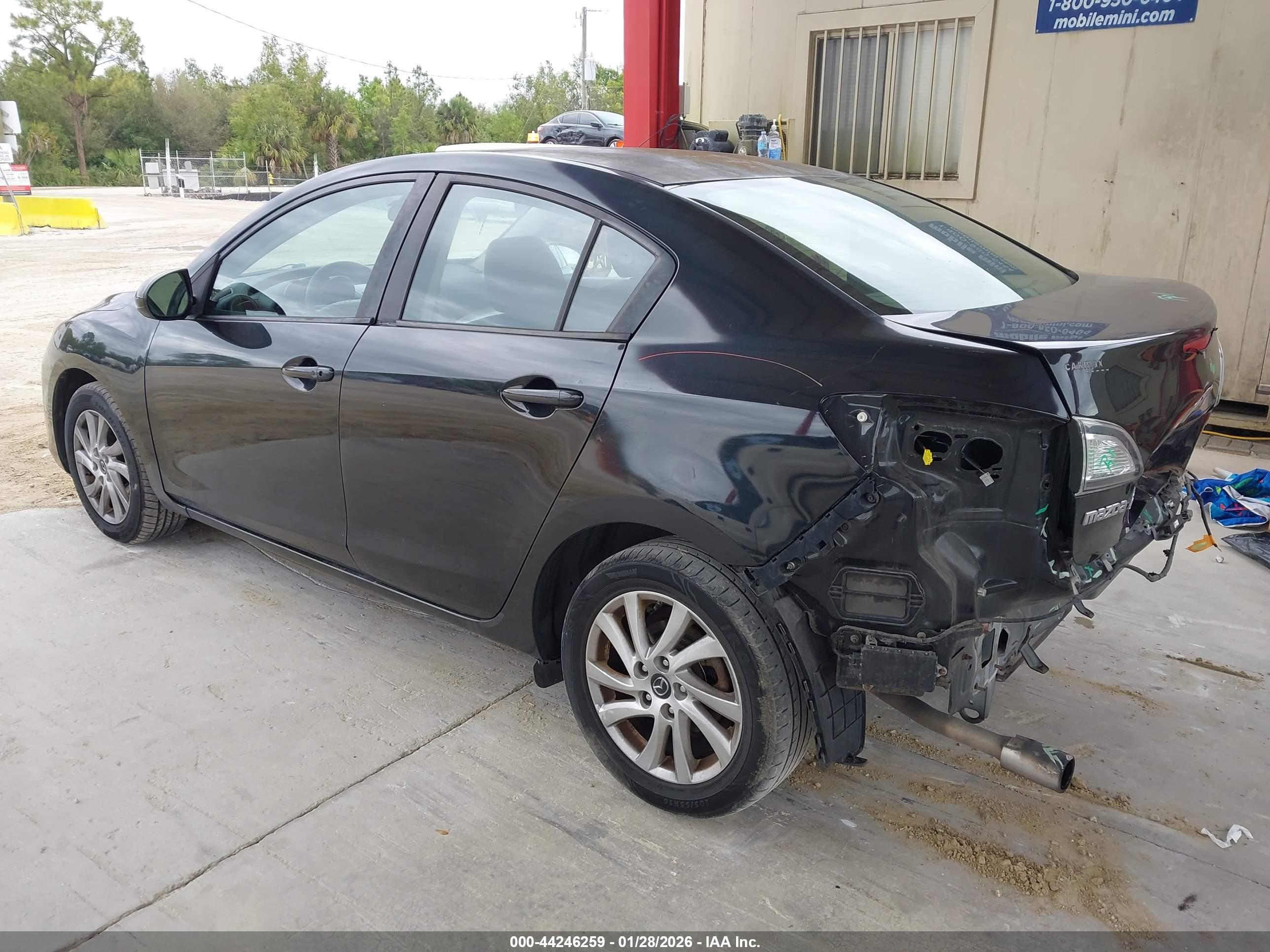 MAZDA MAZDA3 image 3