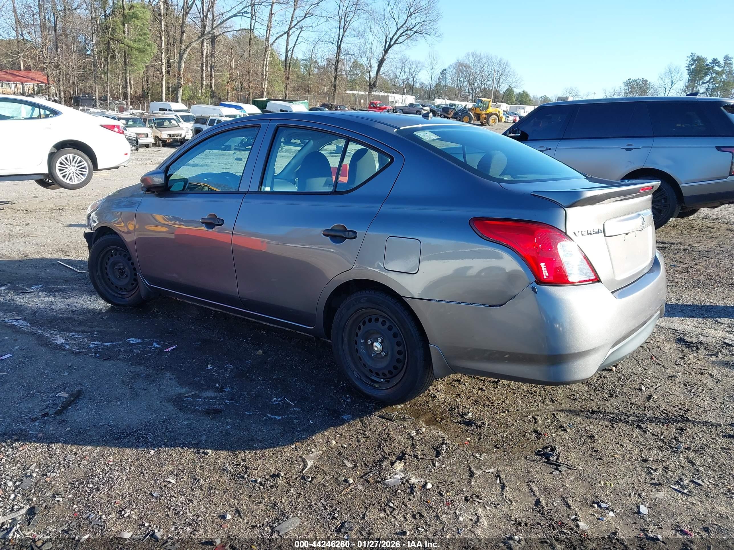 NISSAN VERSA image 3