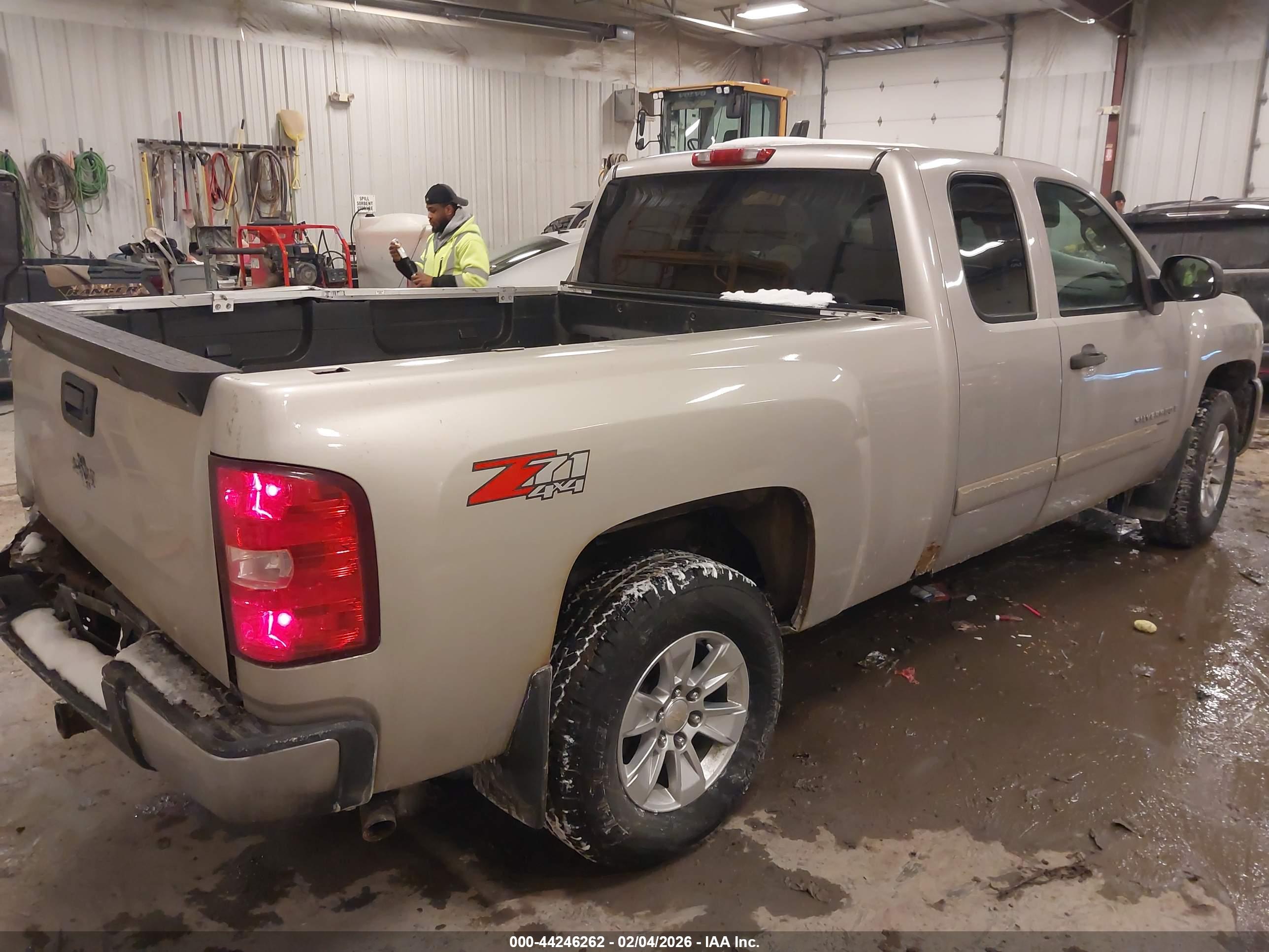 CHEVROLET SILVERADO image 4