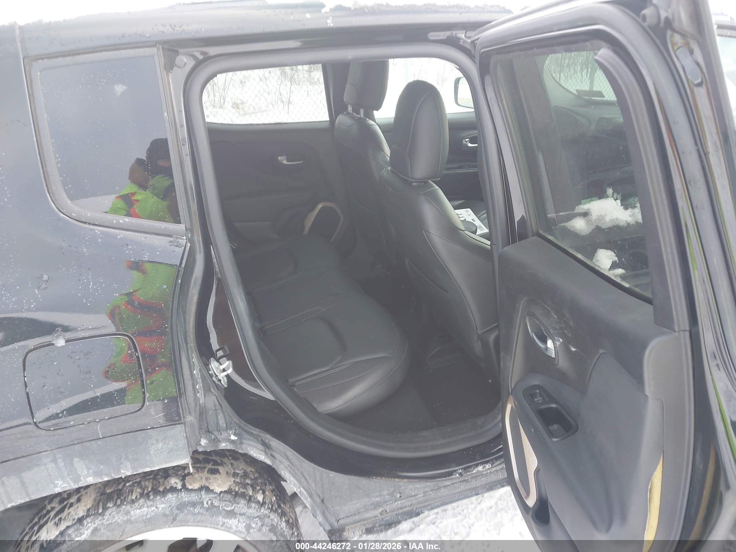 JEEP RENEGADE image 8