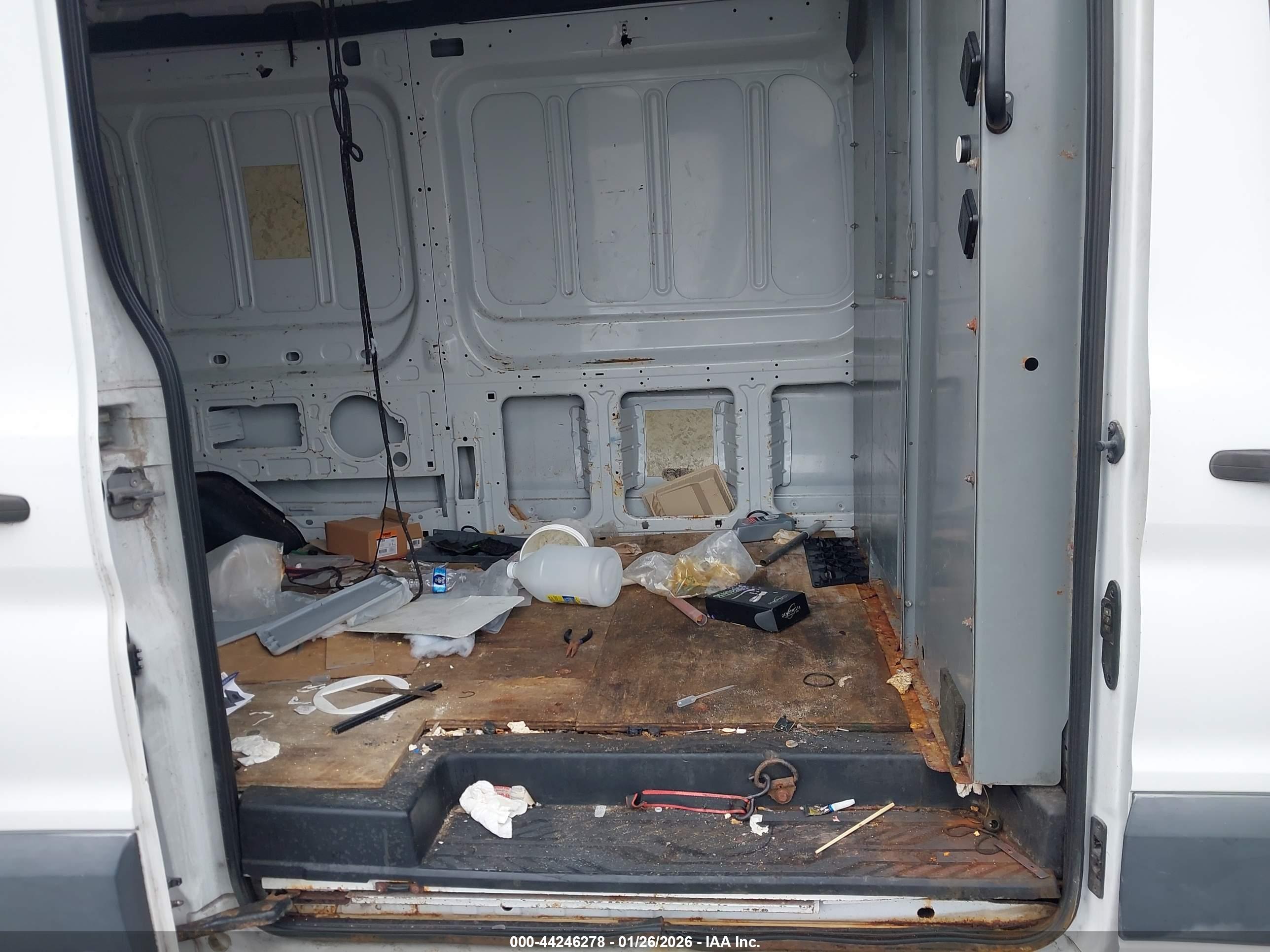 FORD TRANSIT-250 image 8