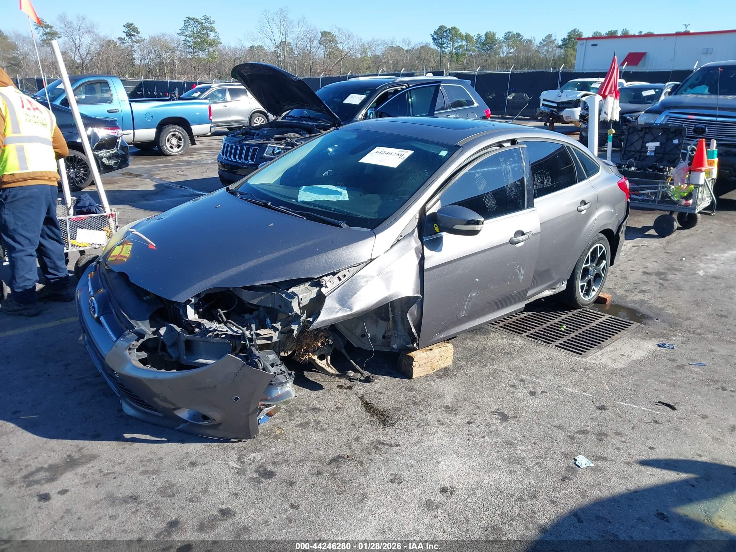 FORD FOCUS image 2
