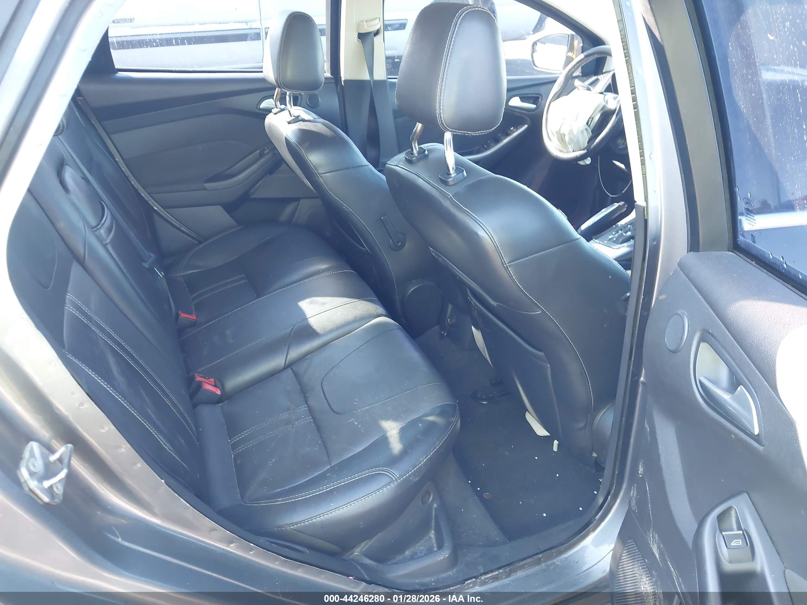 FORD FOCUS image 8