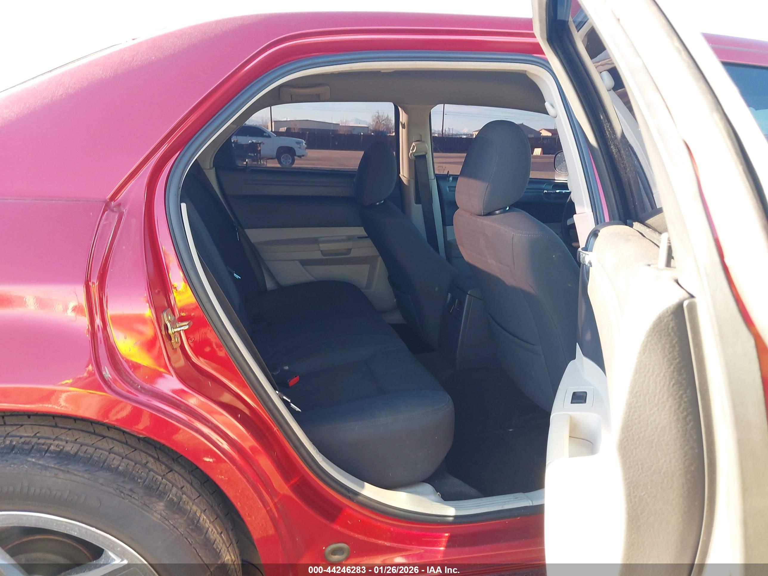 CHRYSLER 300 image 8