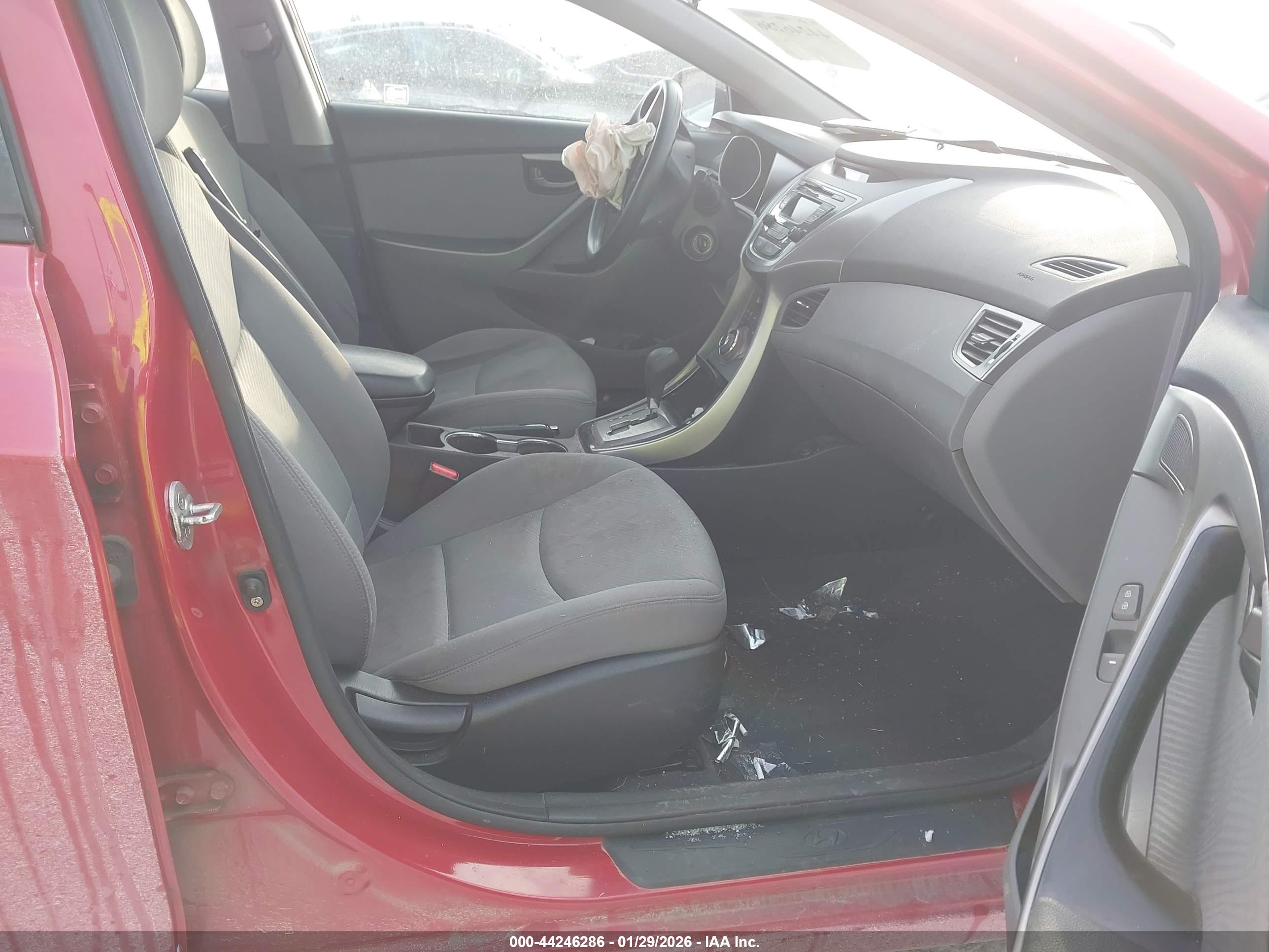 HYUNDAI ELANTRA image 5