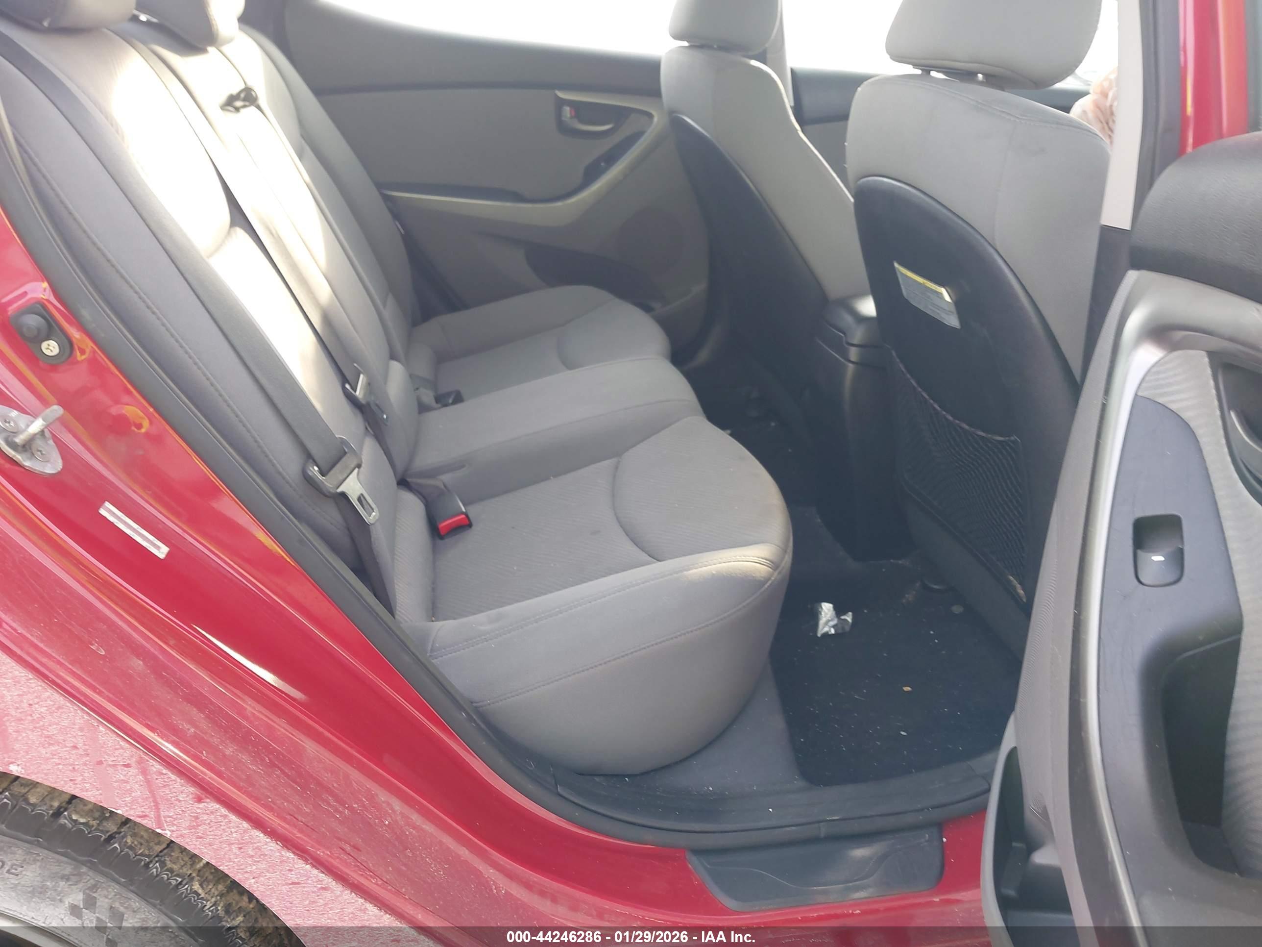 HYUNDAI ELANTRA image 8