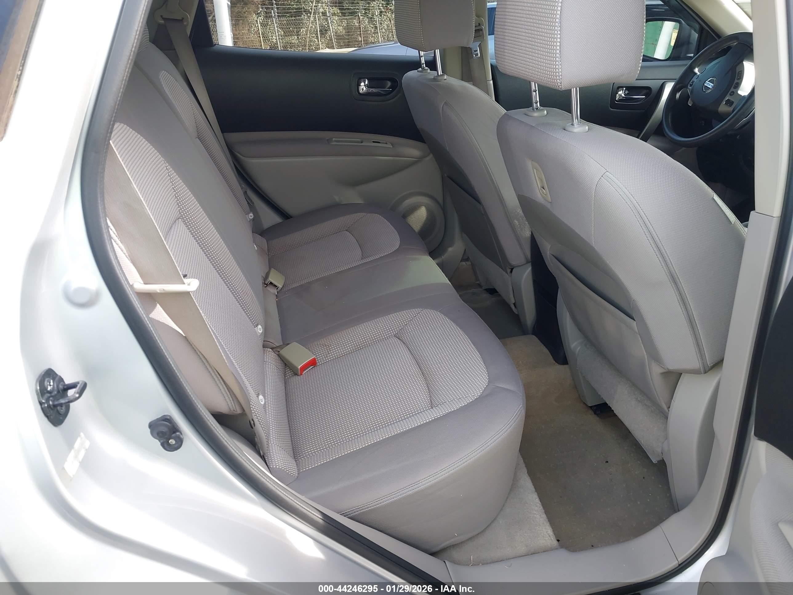 NISSAN ROGUE image 8
