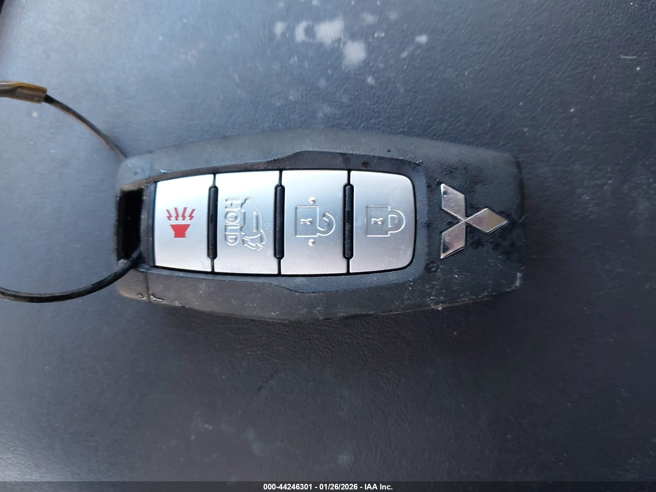 MITSUBISHI OUTLANDER image 11