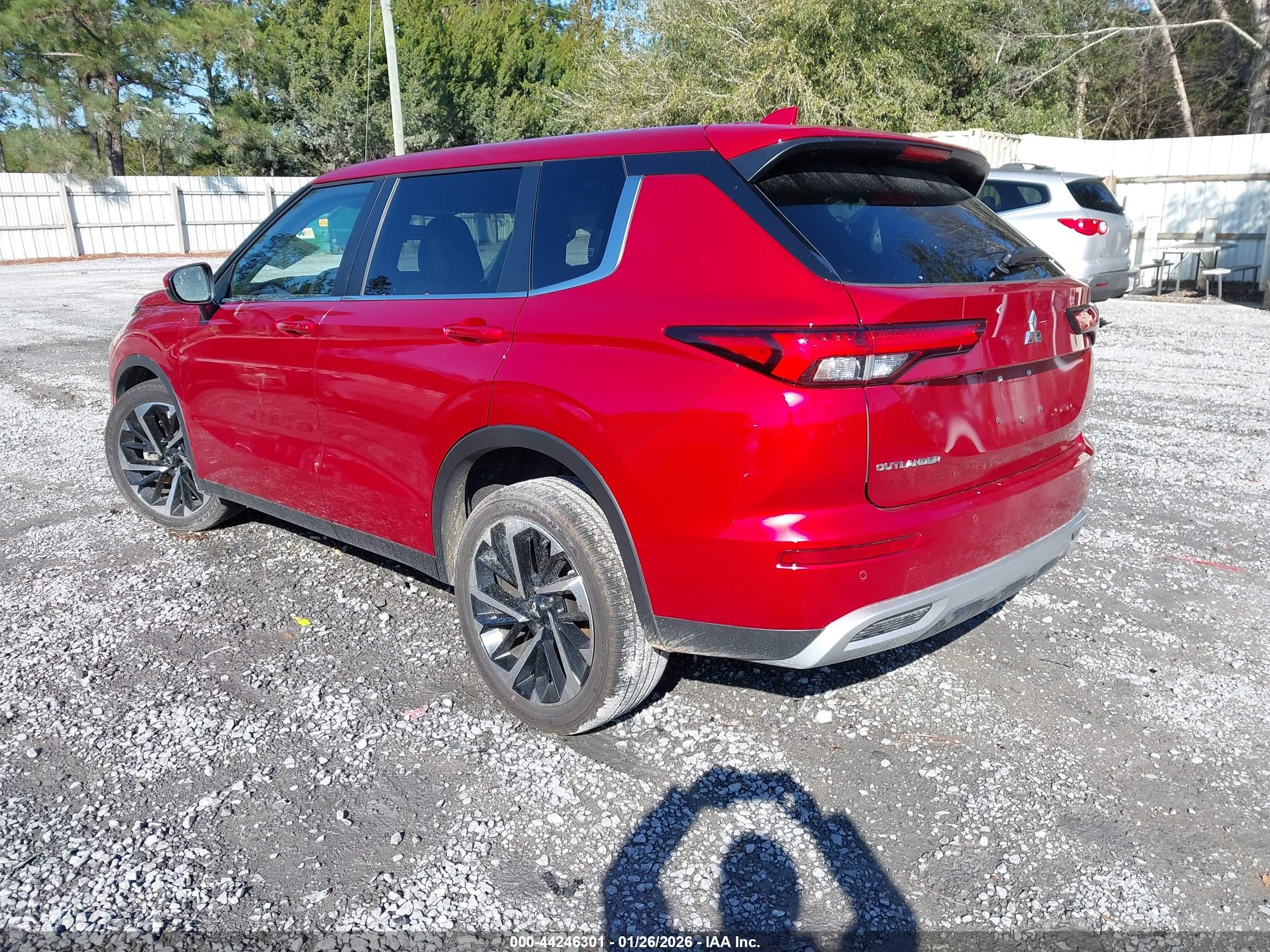 MITSUBISHI OUTLANDER image 3