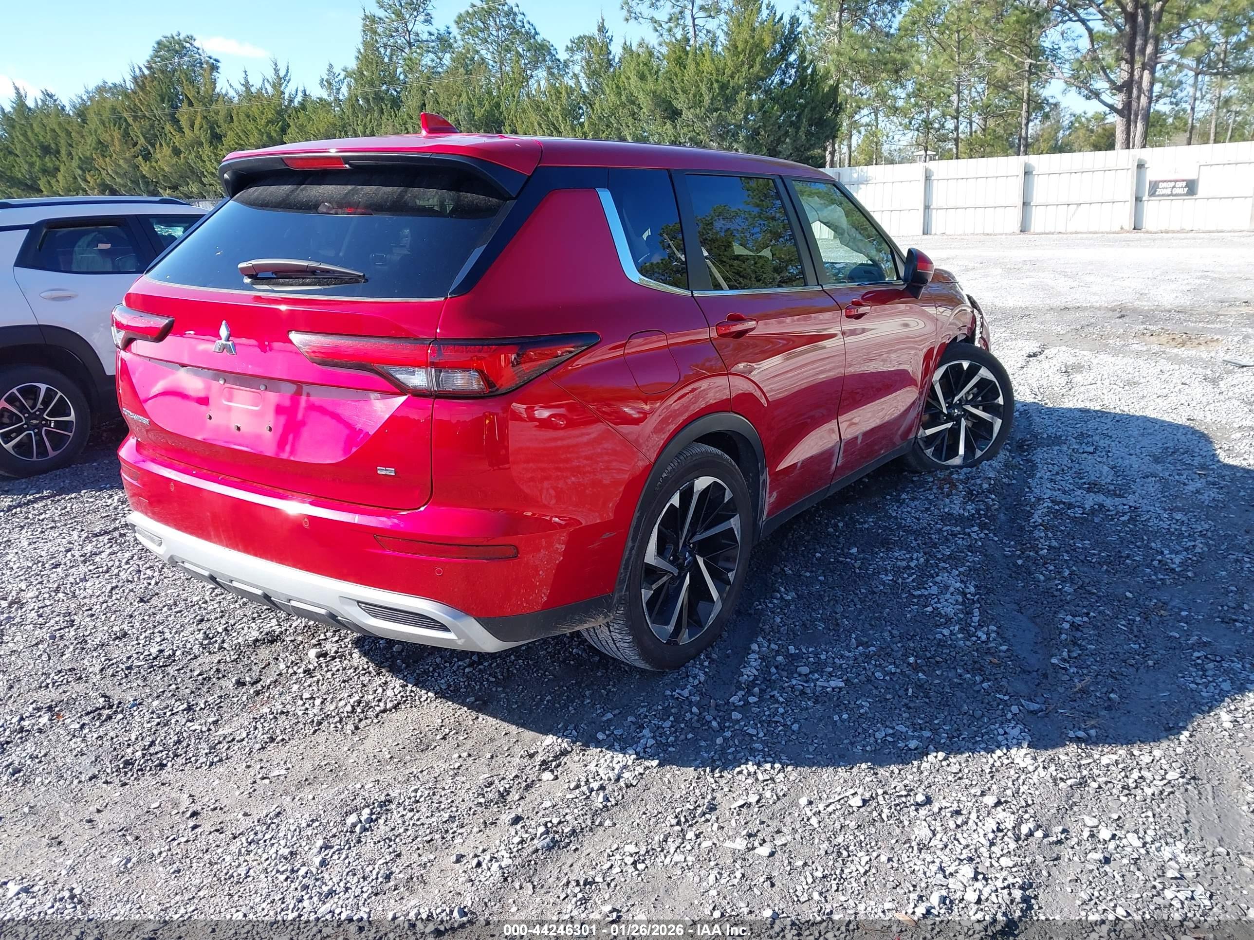 MITSUBISHI OUTLANDER image 4