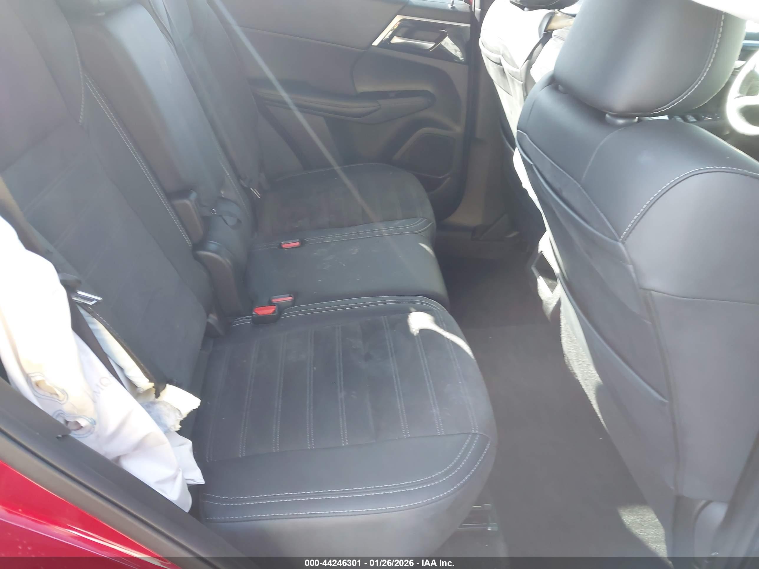 MITSUBISHI OUTLANDER image 8