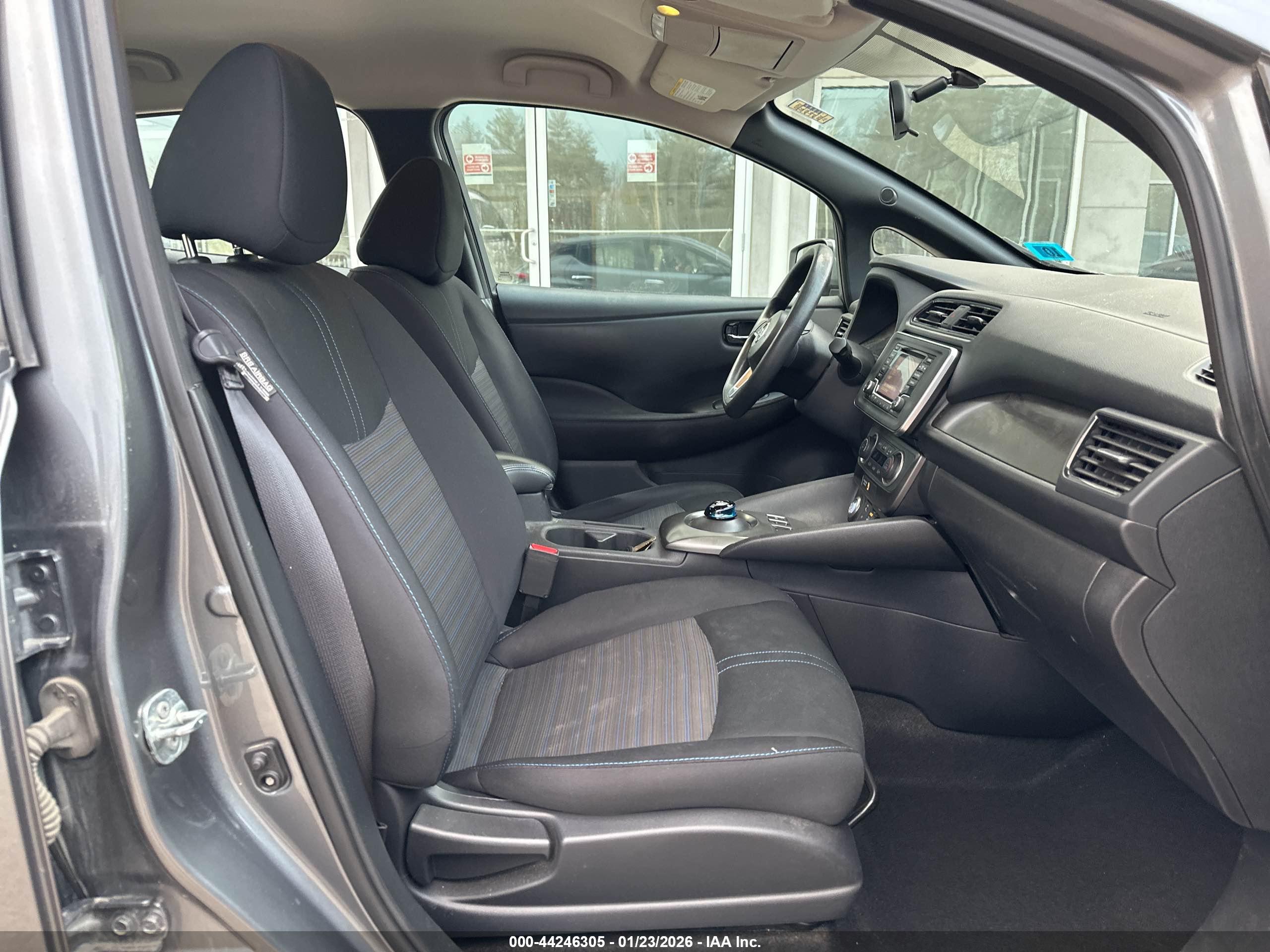 NISSAN LEAF image 5