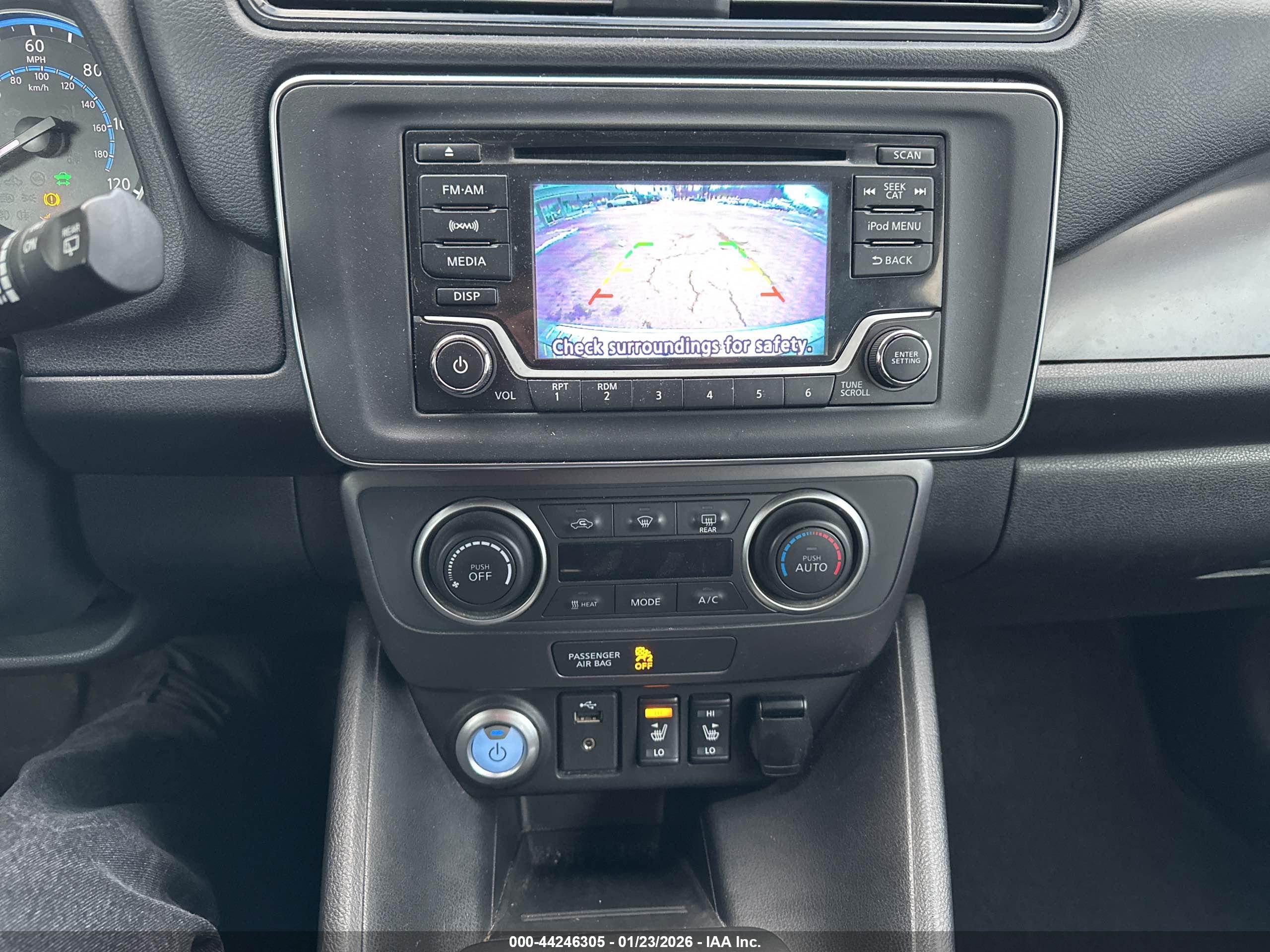 NISSAN LEAF image 6