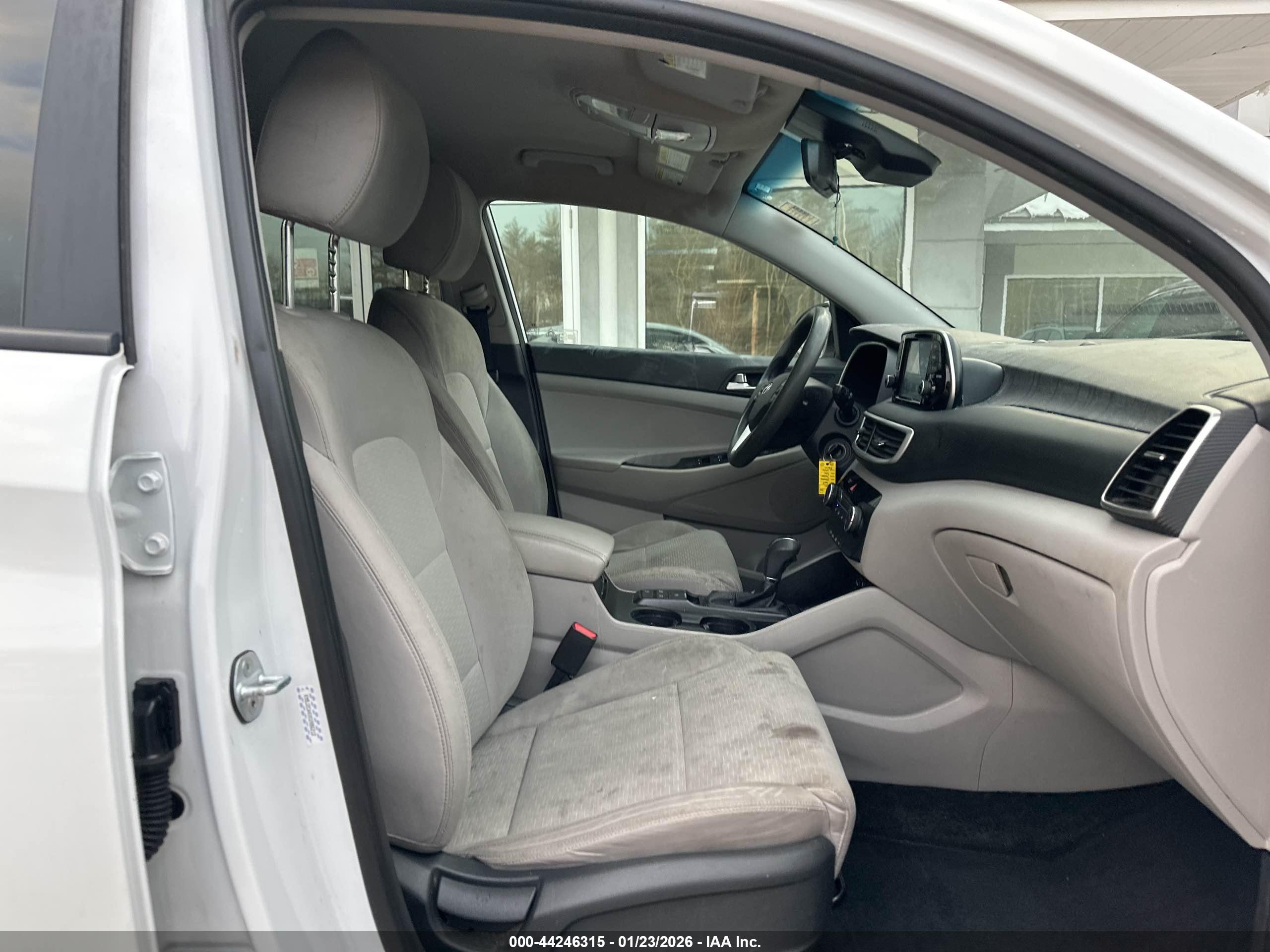 HYUNDAI TUCSON image 5