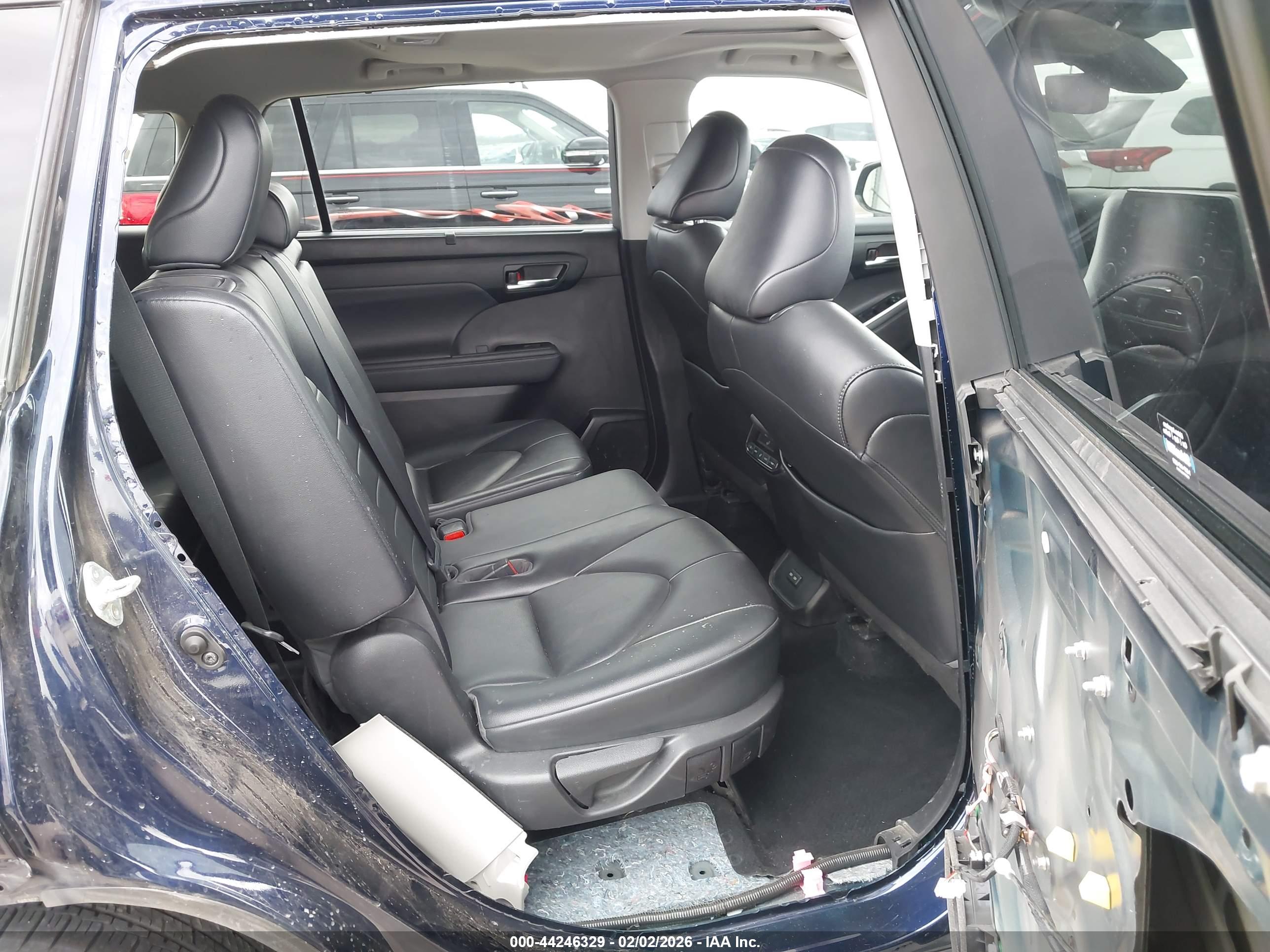 TOYOTA HIGHLANDER image 8