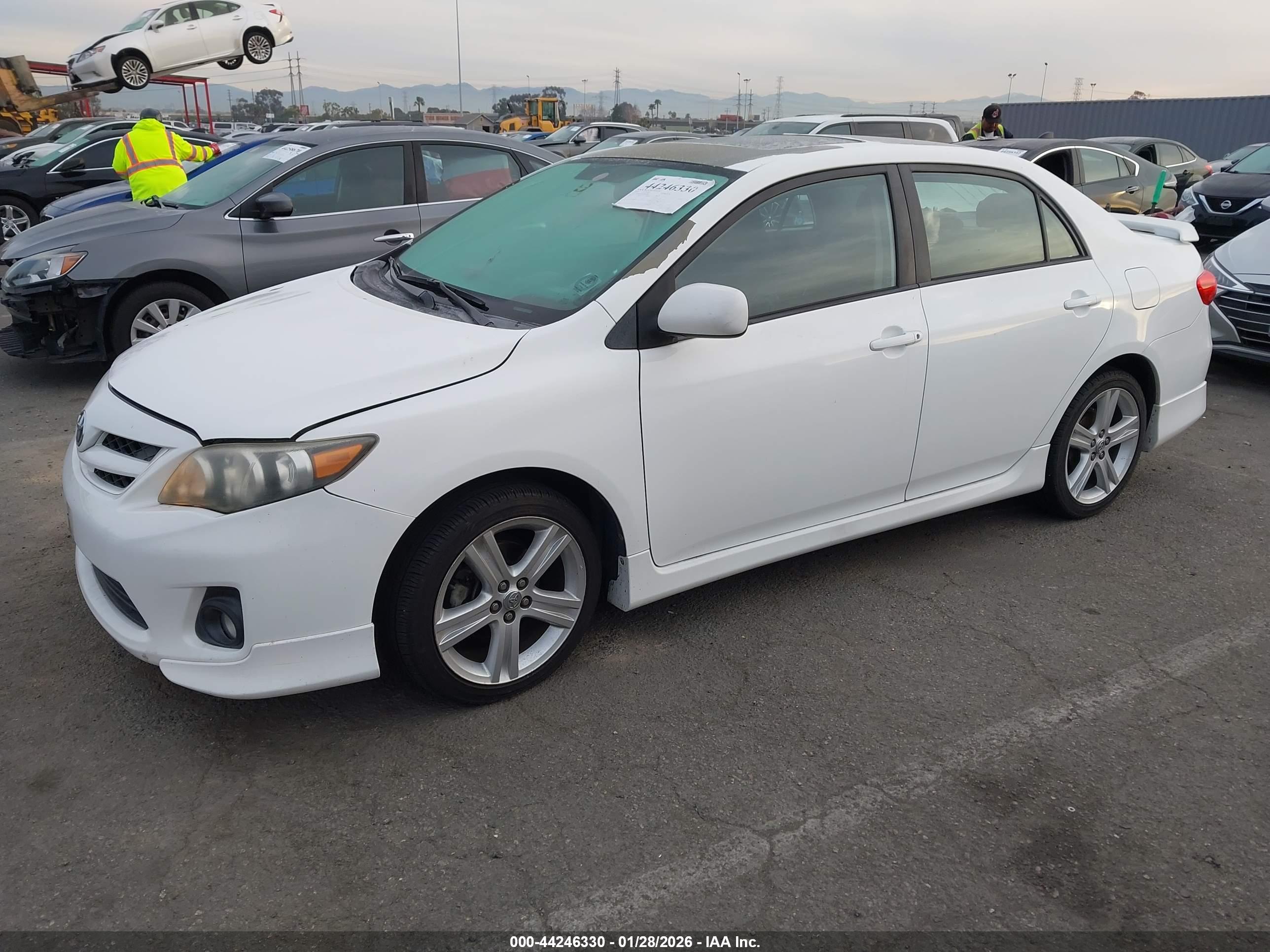 TOYOTA COROLLA image 2