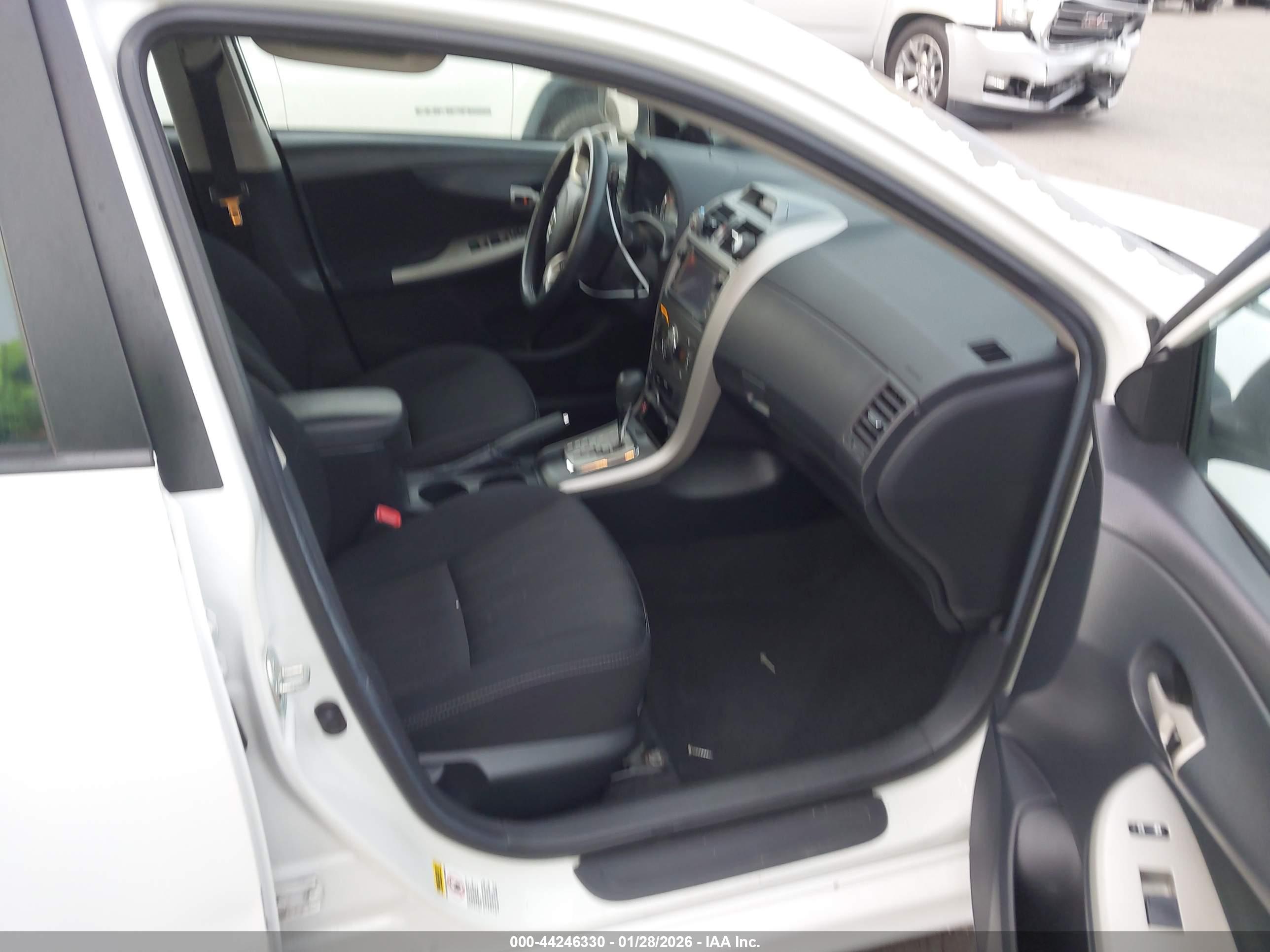 TOYOTA COROLLA image 5