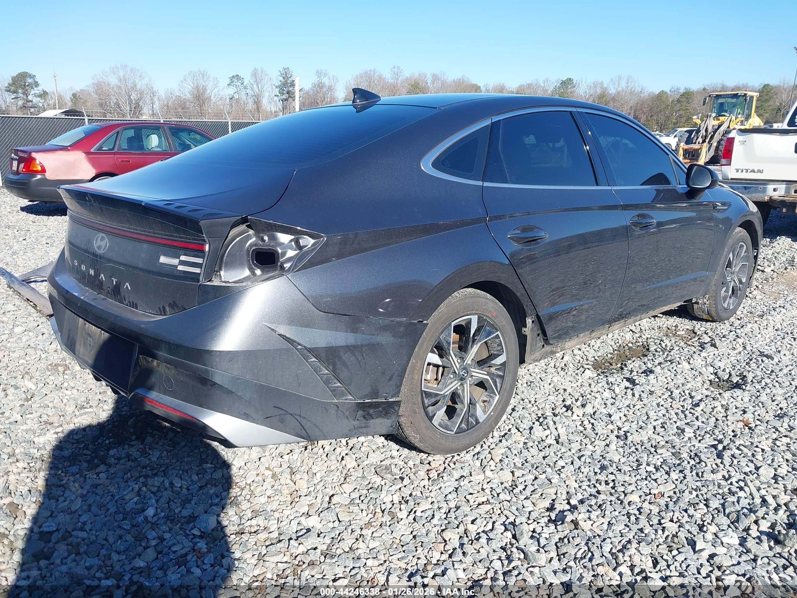HYUNDAI SONATA image 4