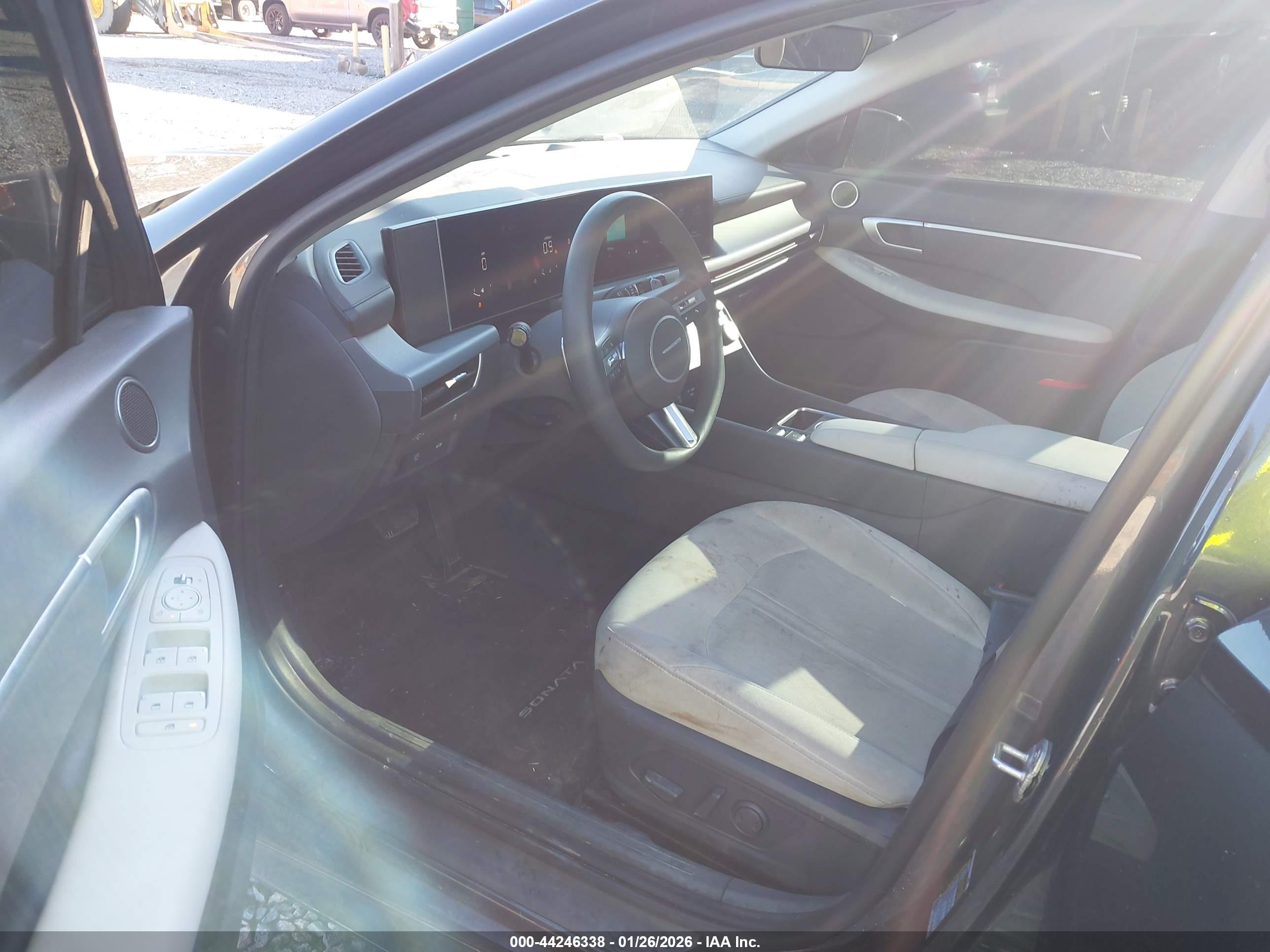 HYUNDAI SONATA image 5