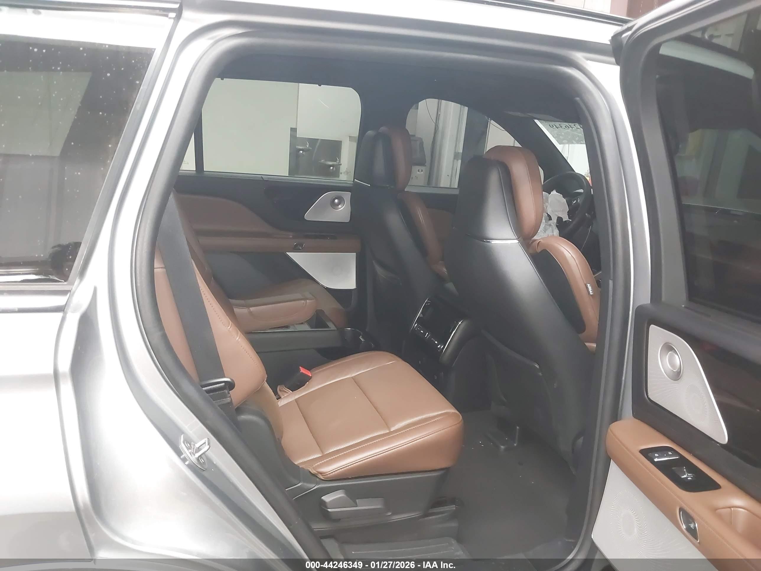 LINCOLN AVIATOR image 8