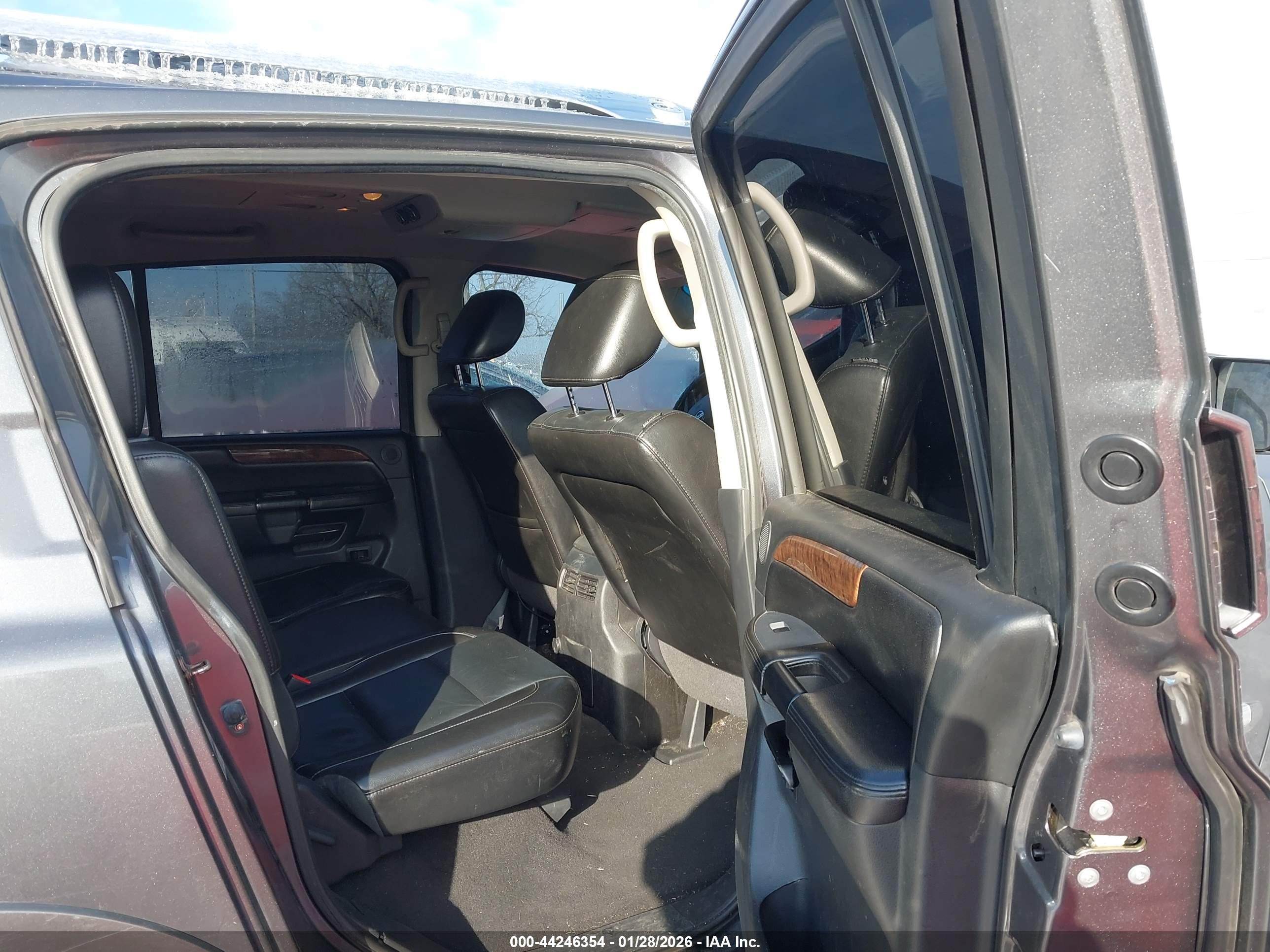 NISSAN ARMADA image 8