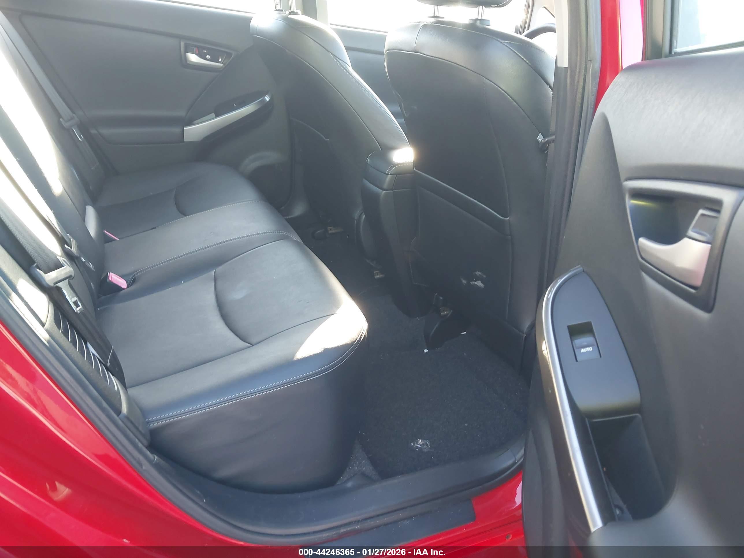 TOYOTA PRIUS image 8