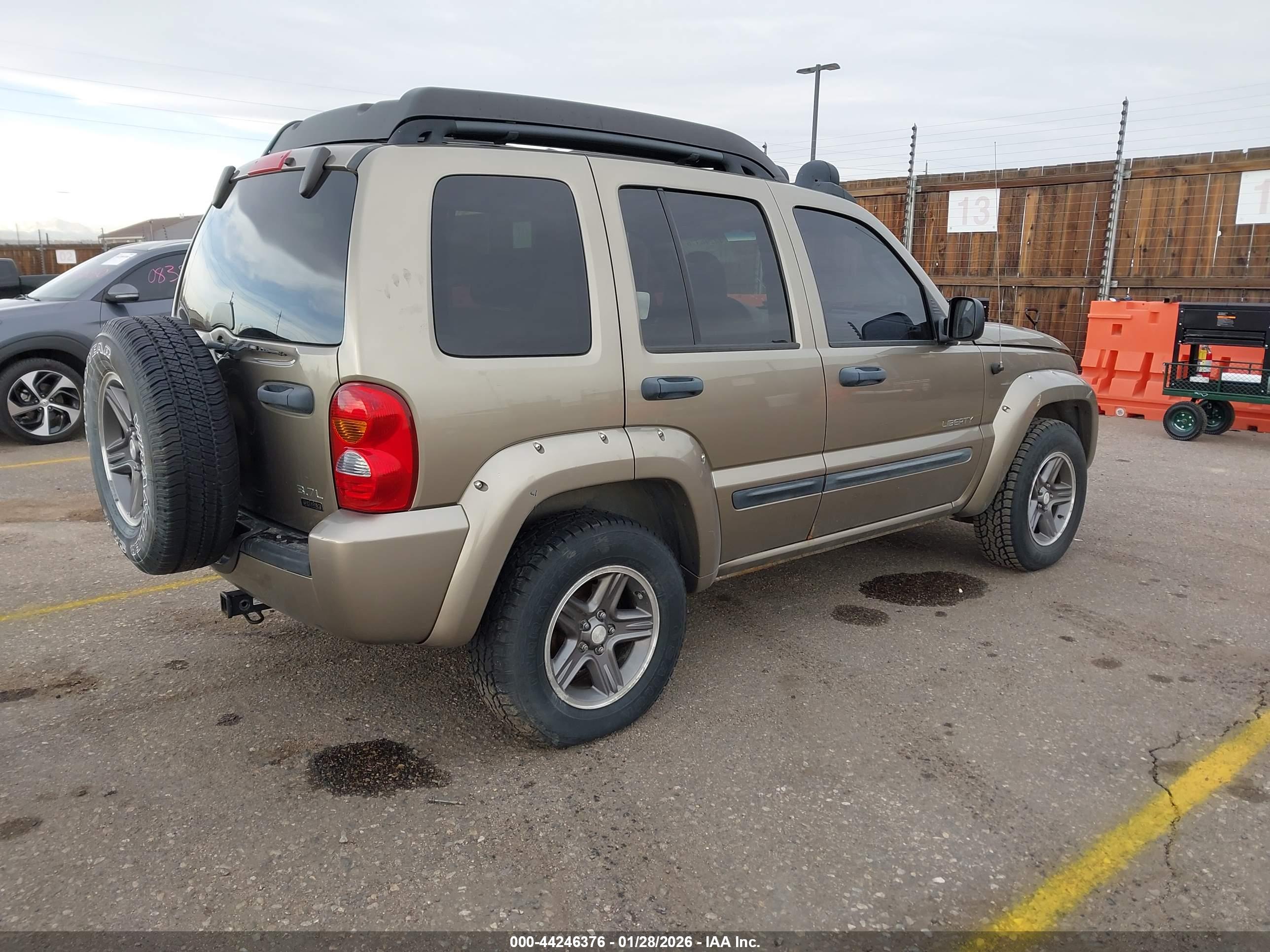 JEEP LIBERTY image 4