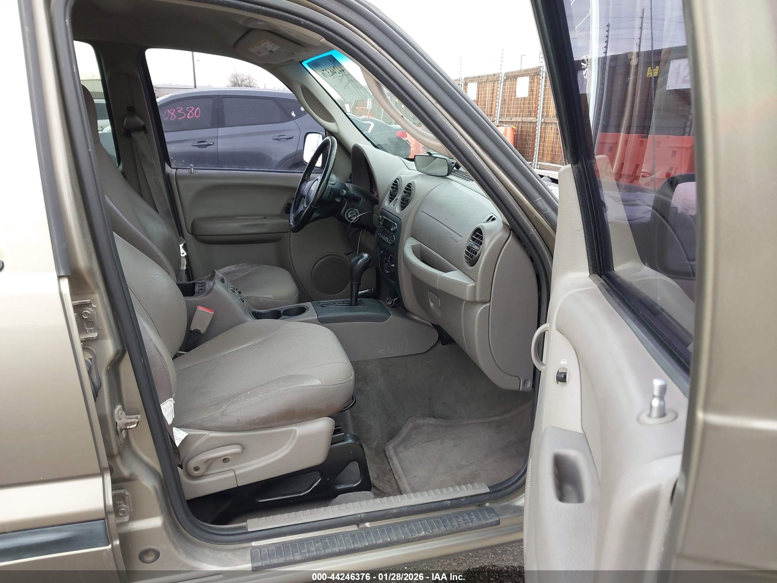 JEEP LIBERTY image 5