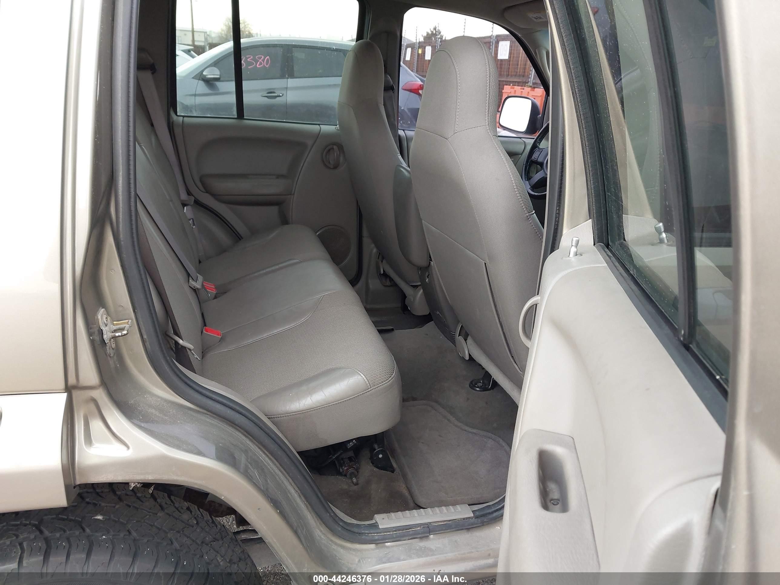 JEEP LIBERTY image 8