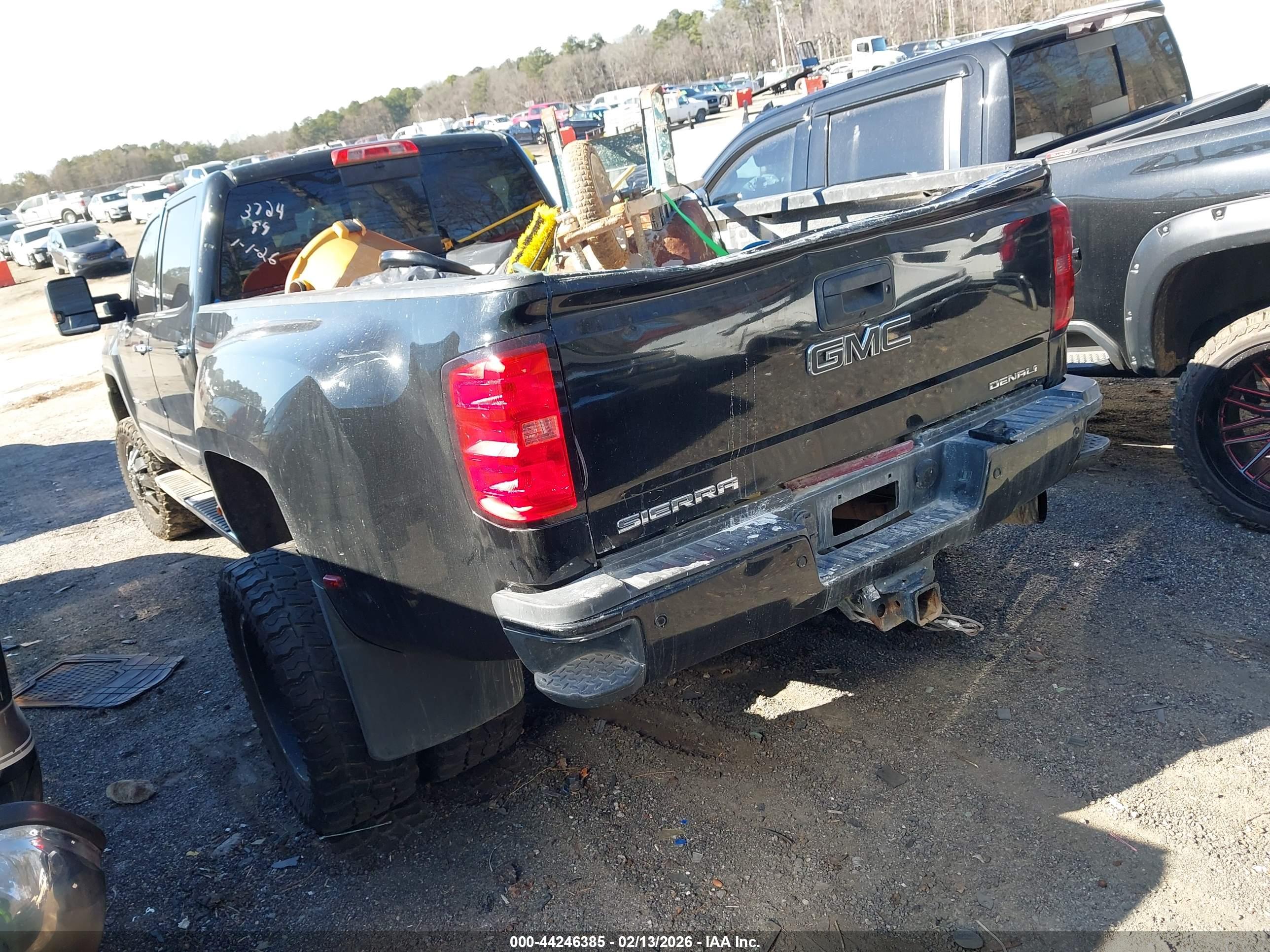 GMC SIERRA image 3