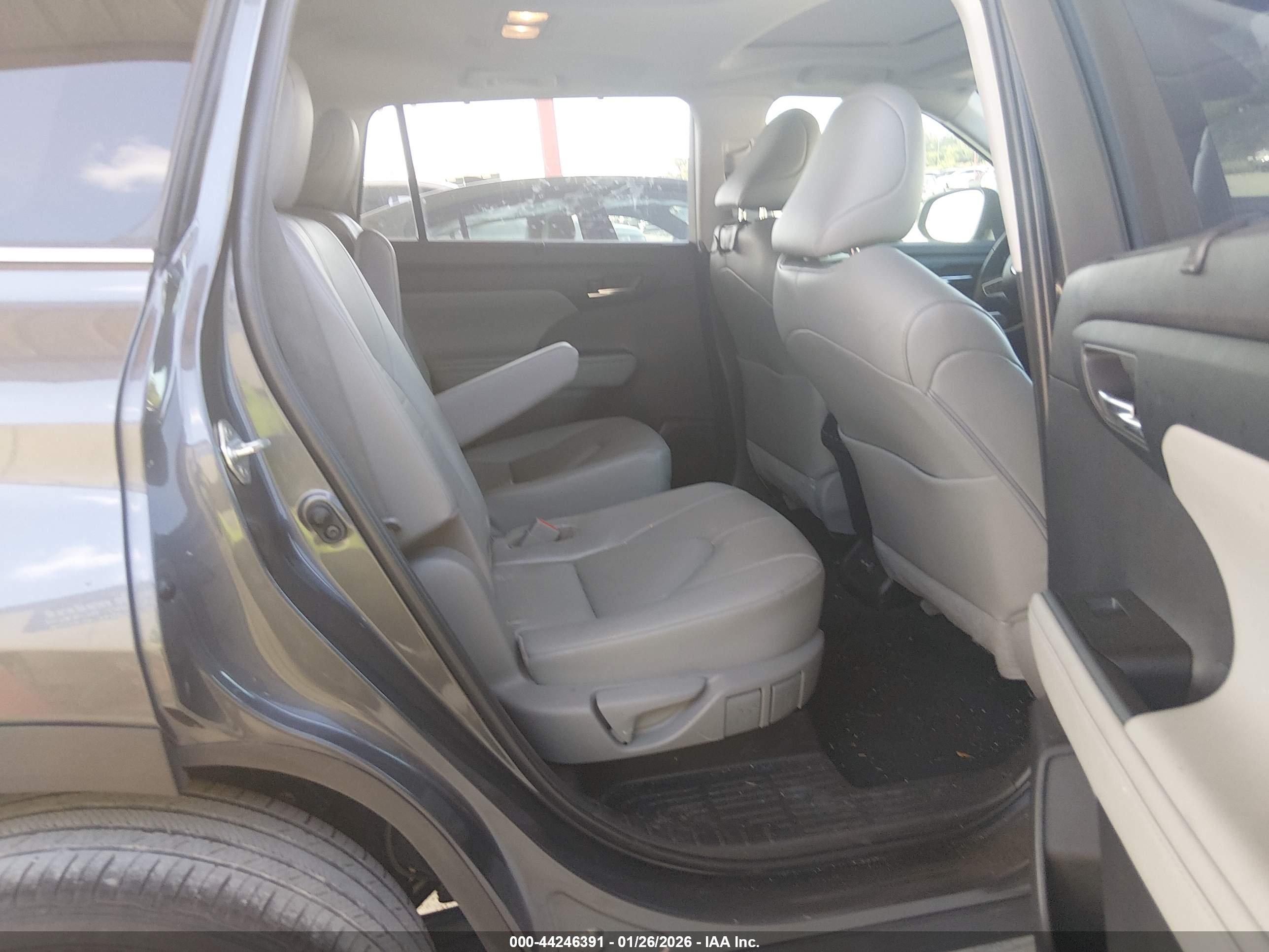 TOYOTA HIGHLANDER image 8