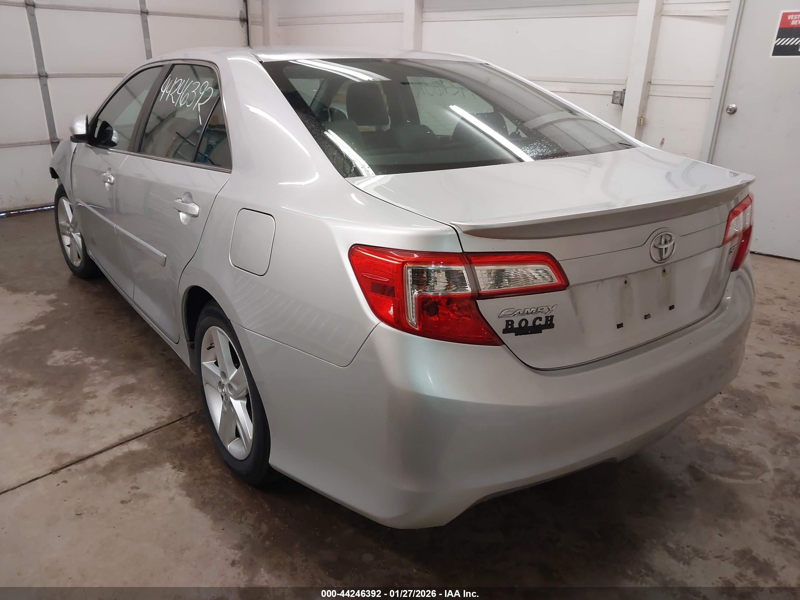 TOYOTA CAMRY image 3