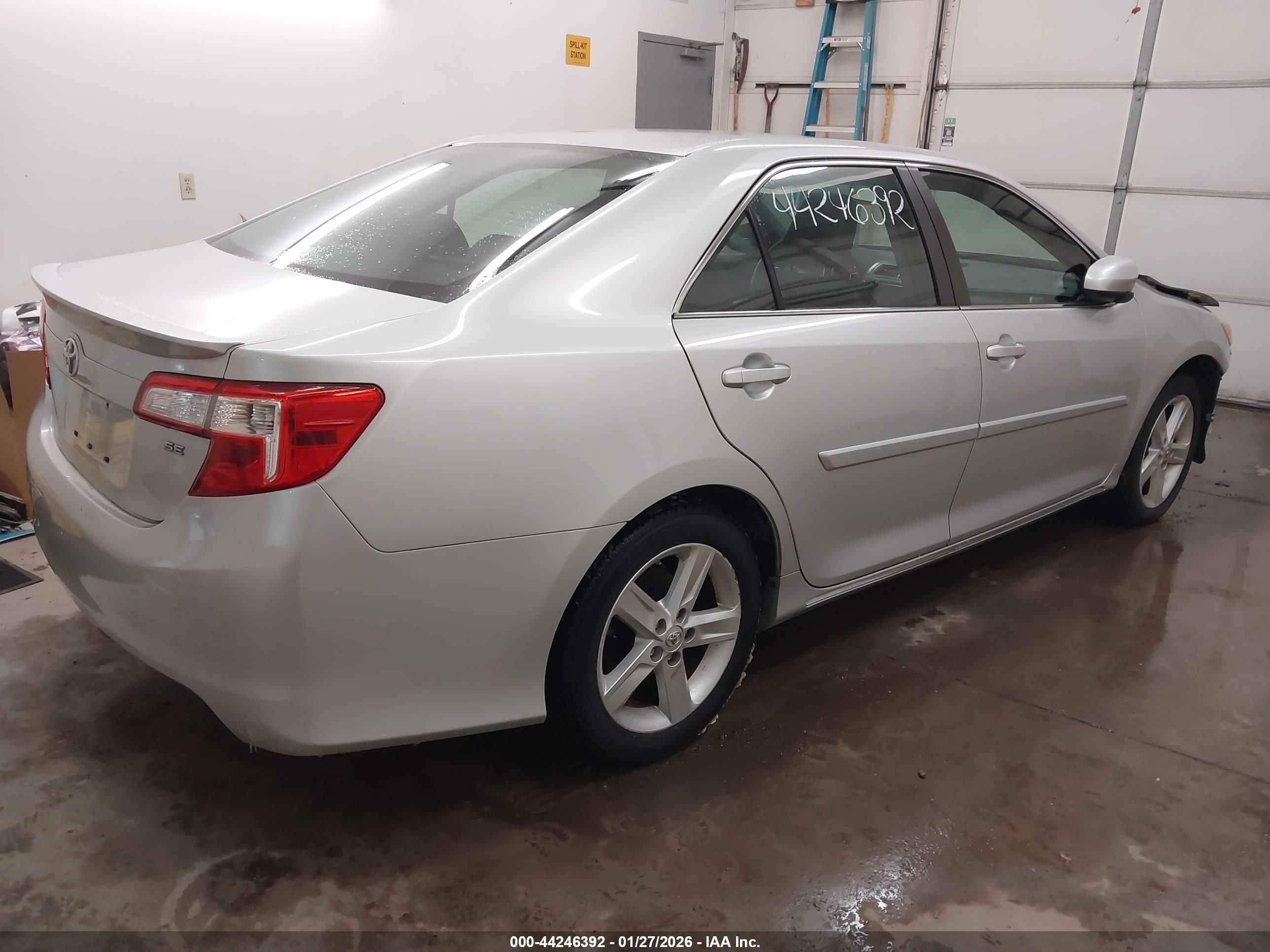 TOYOTA CAMRY image 4