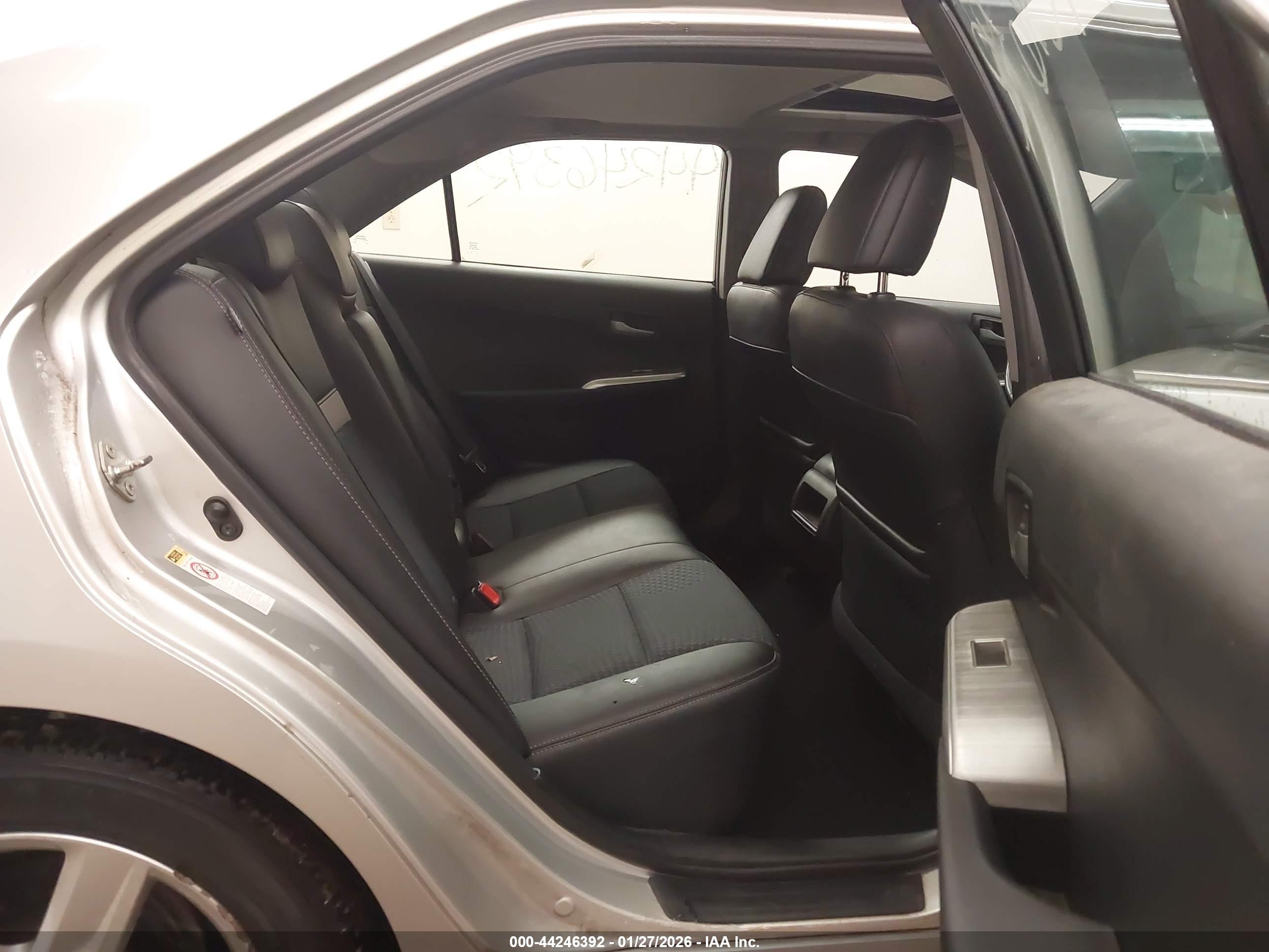 TOYOTA CAMRY image 8