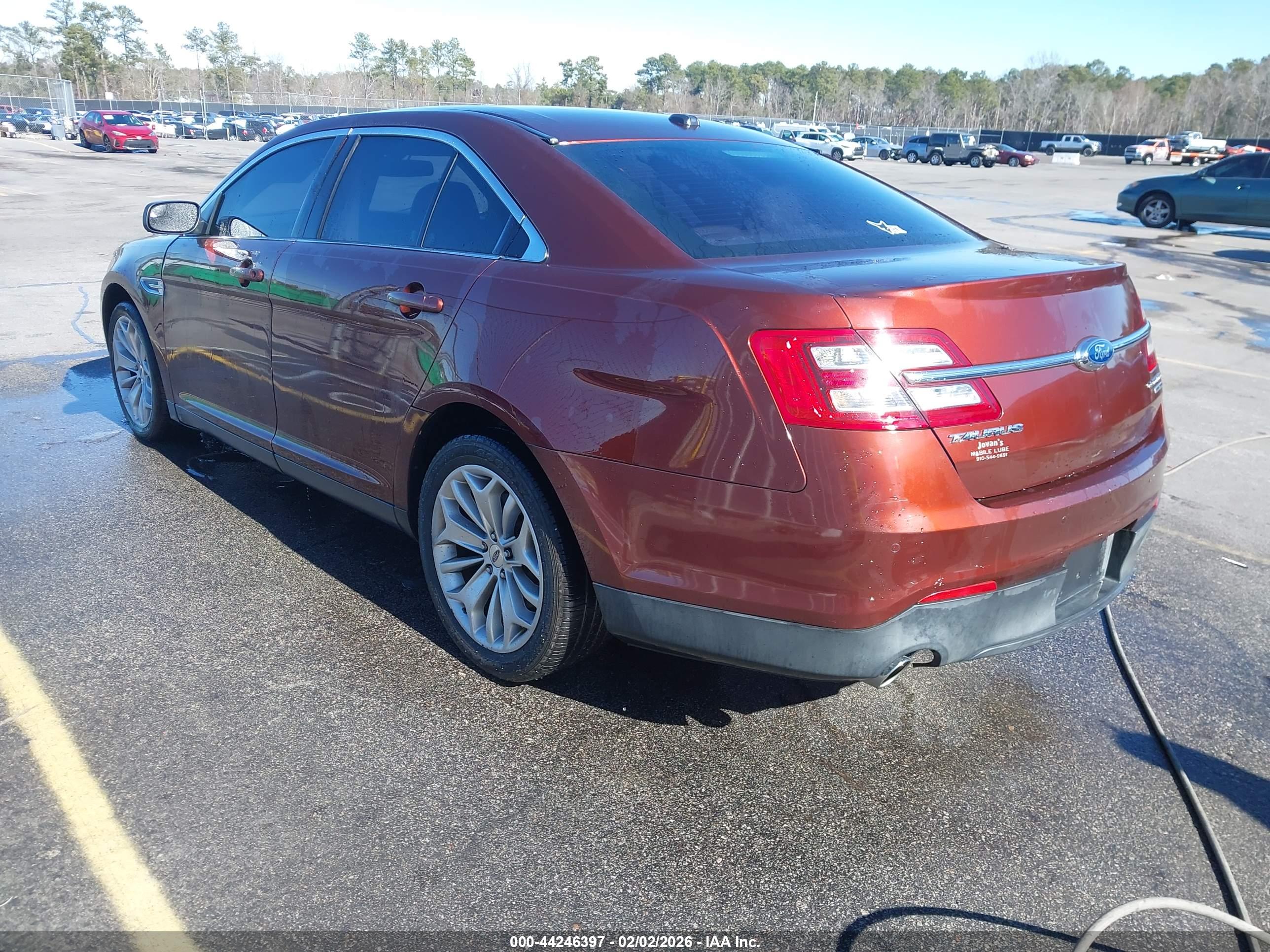 FORD TAURUS image 3
