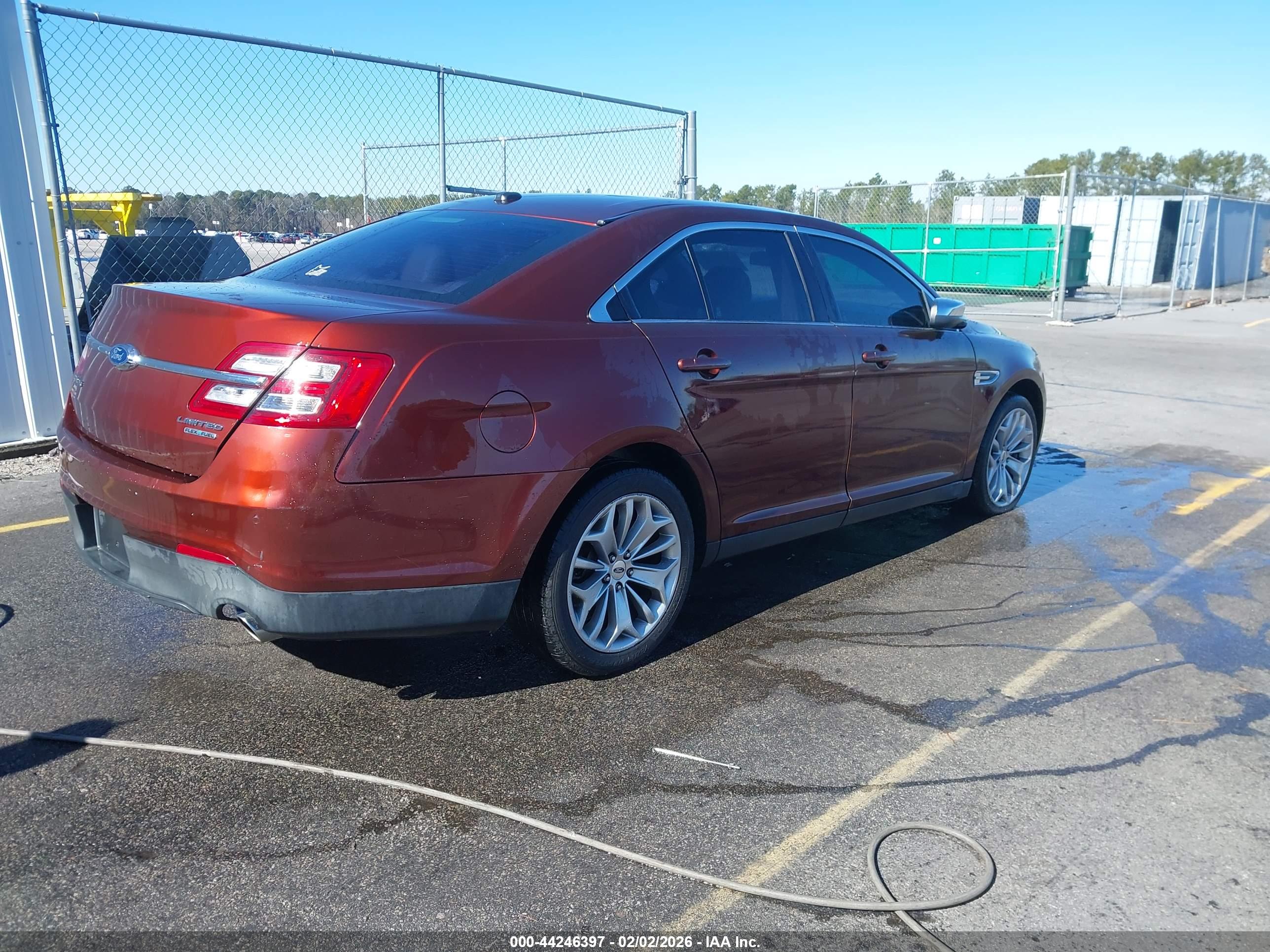 FORD TAURUS image 4