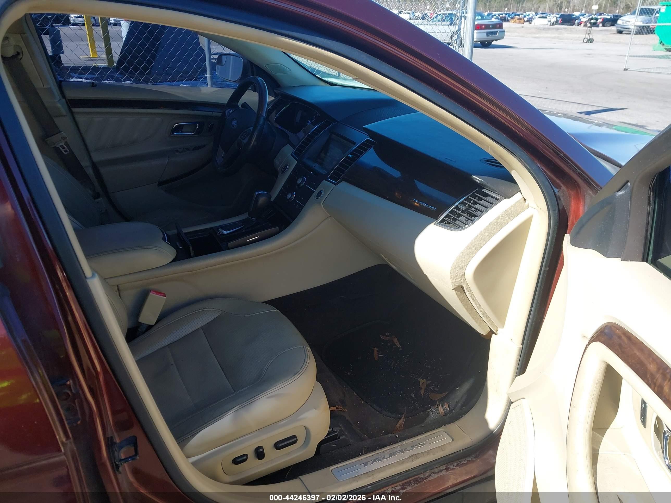 FORD TAURUS image 5