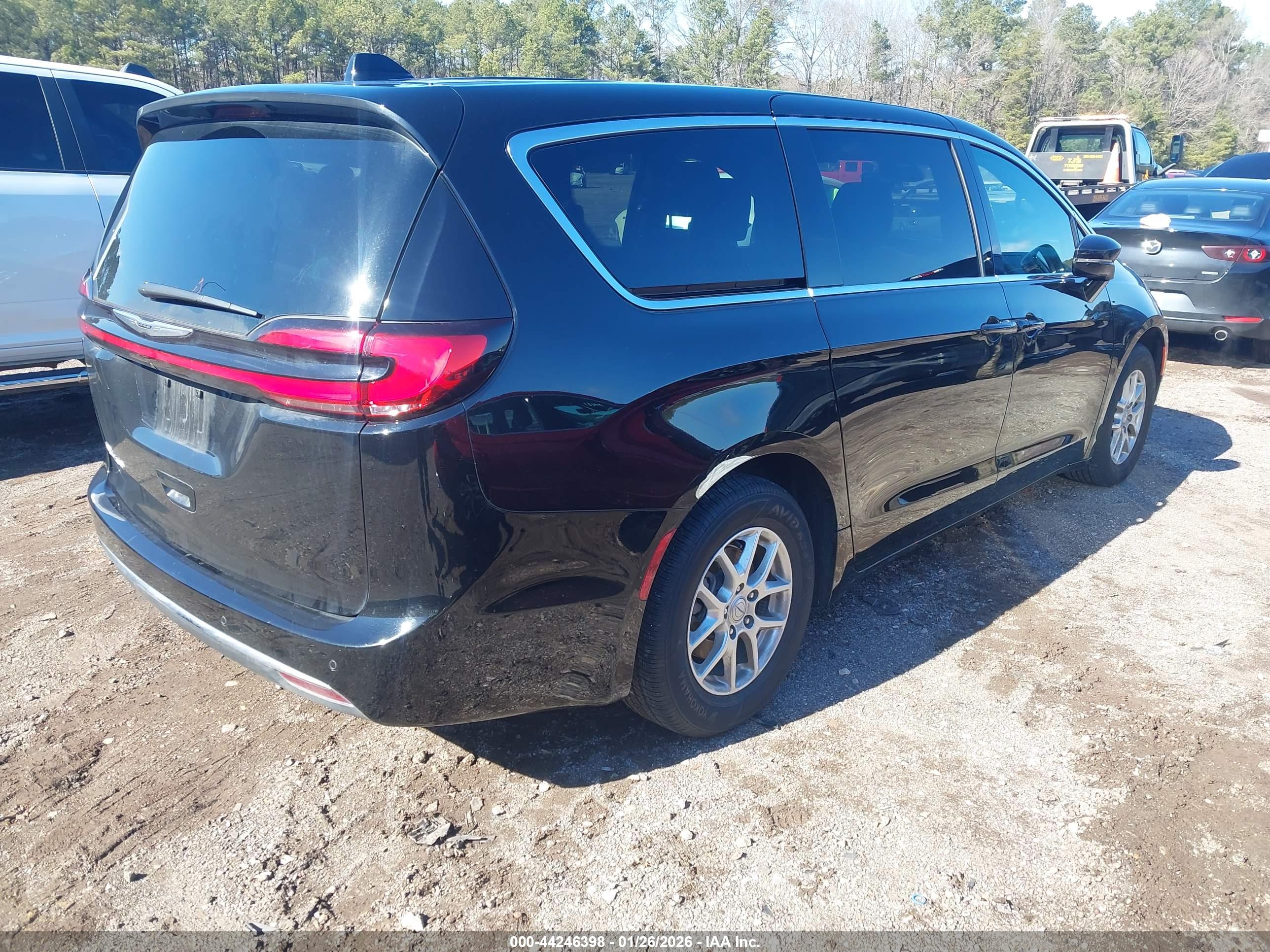 CHRYSLER PACIFICA image 4