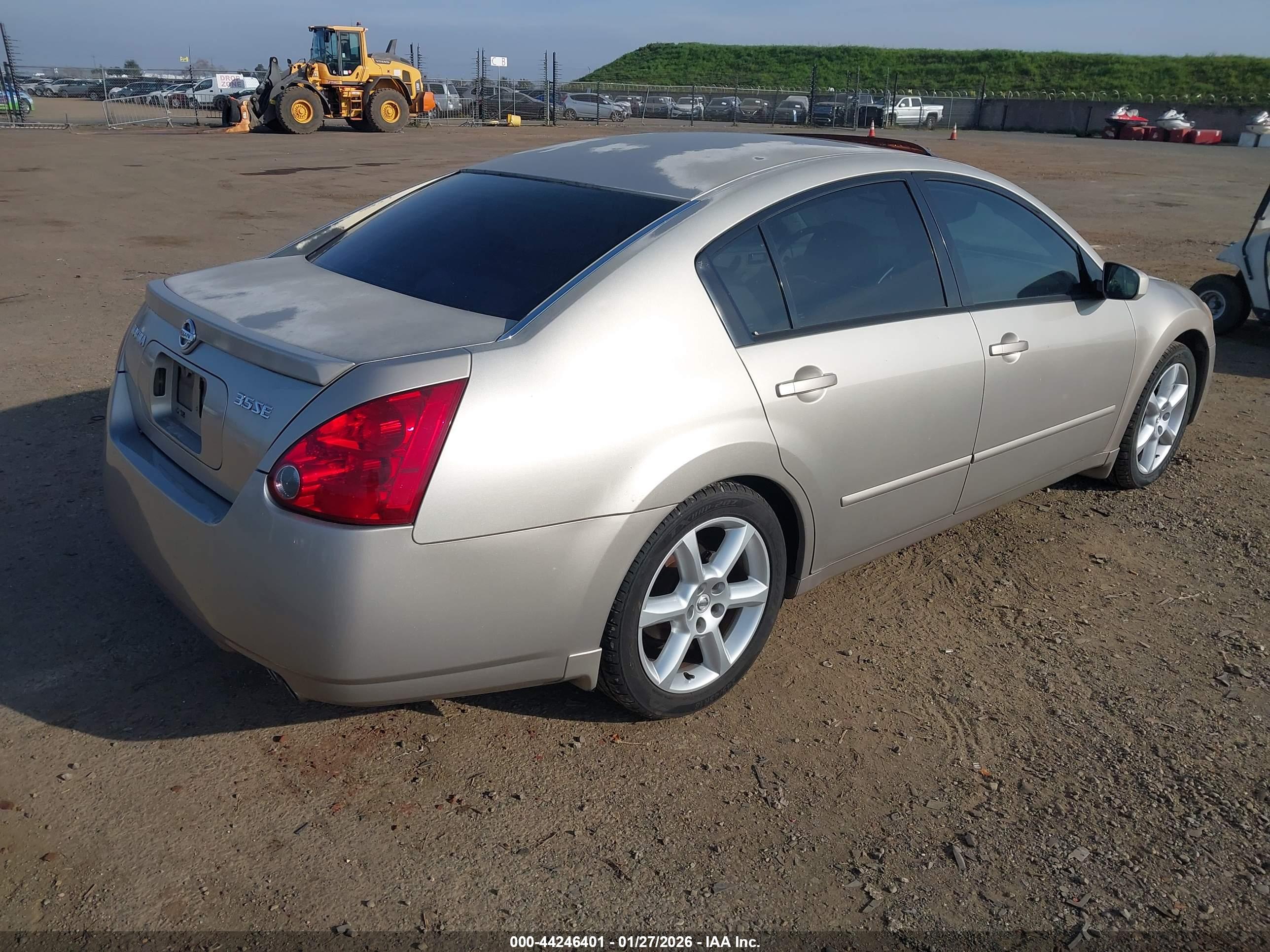 NISSAN MAXIMA image 4