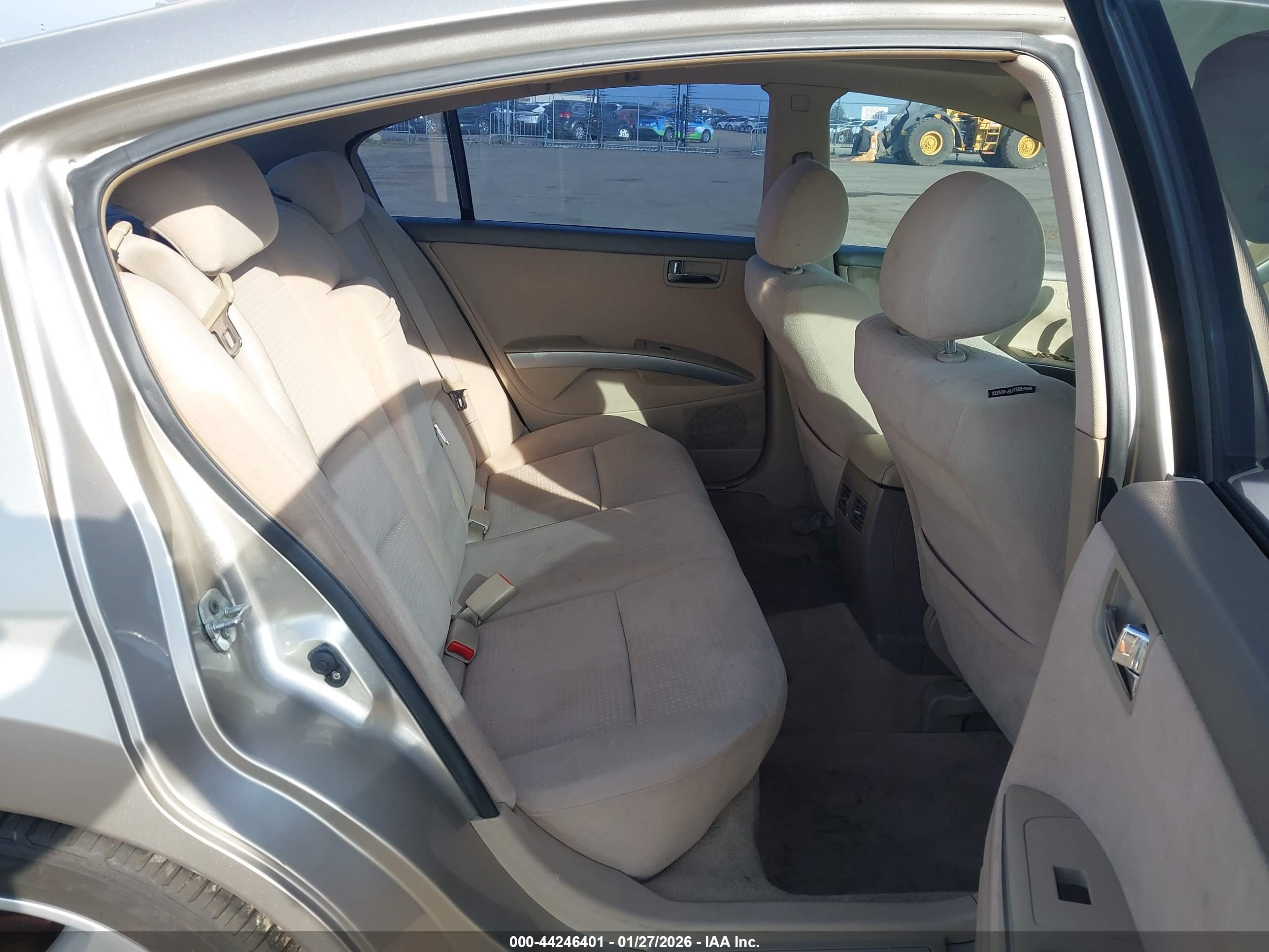 NISSAN MAXIMA image 8