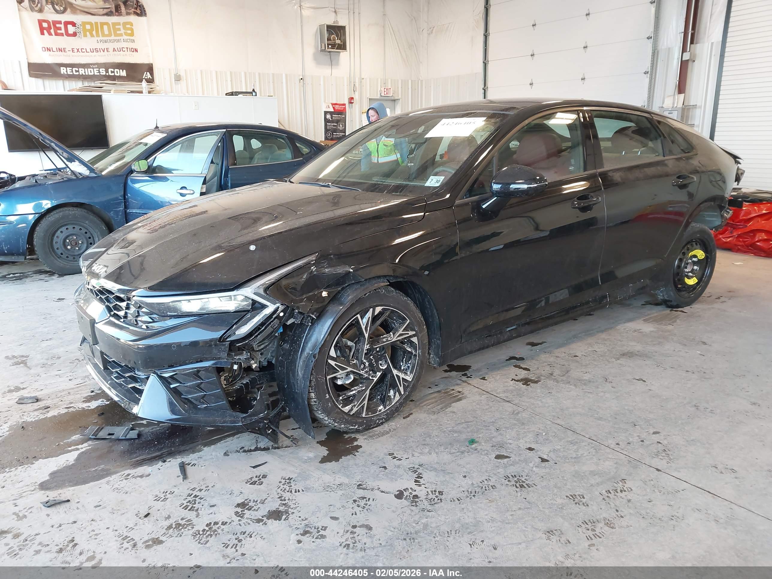 KIA K5 image 2