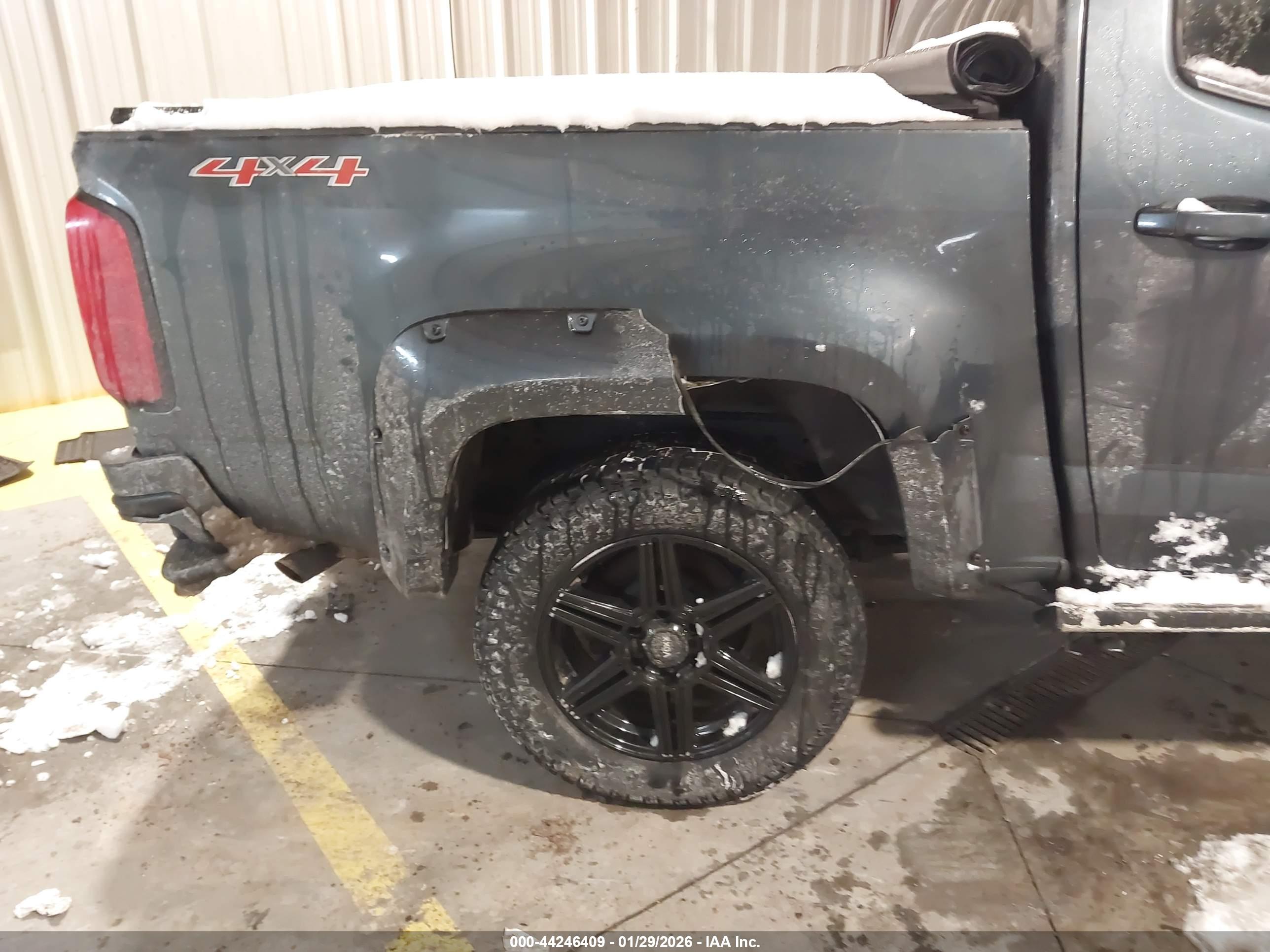 CHEVROLET COLORADO image 6