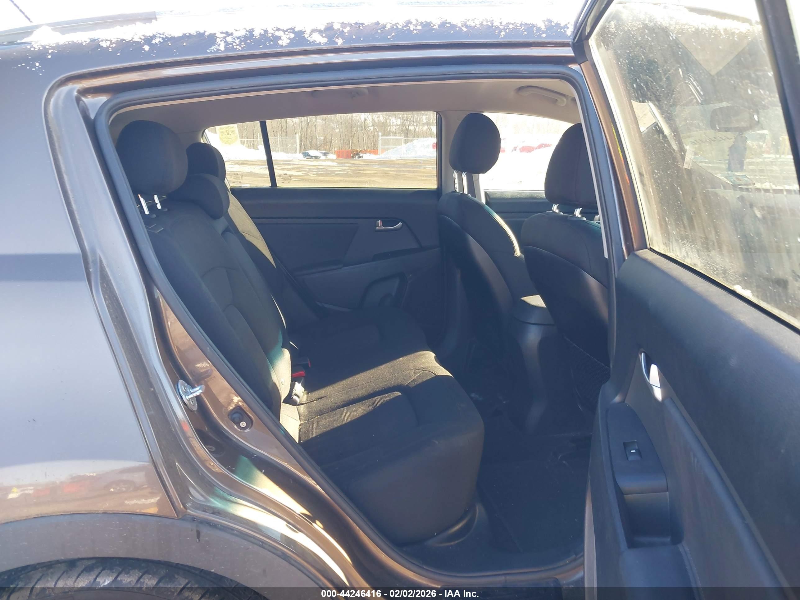 KIA SPORTAGE image 8