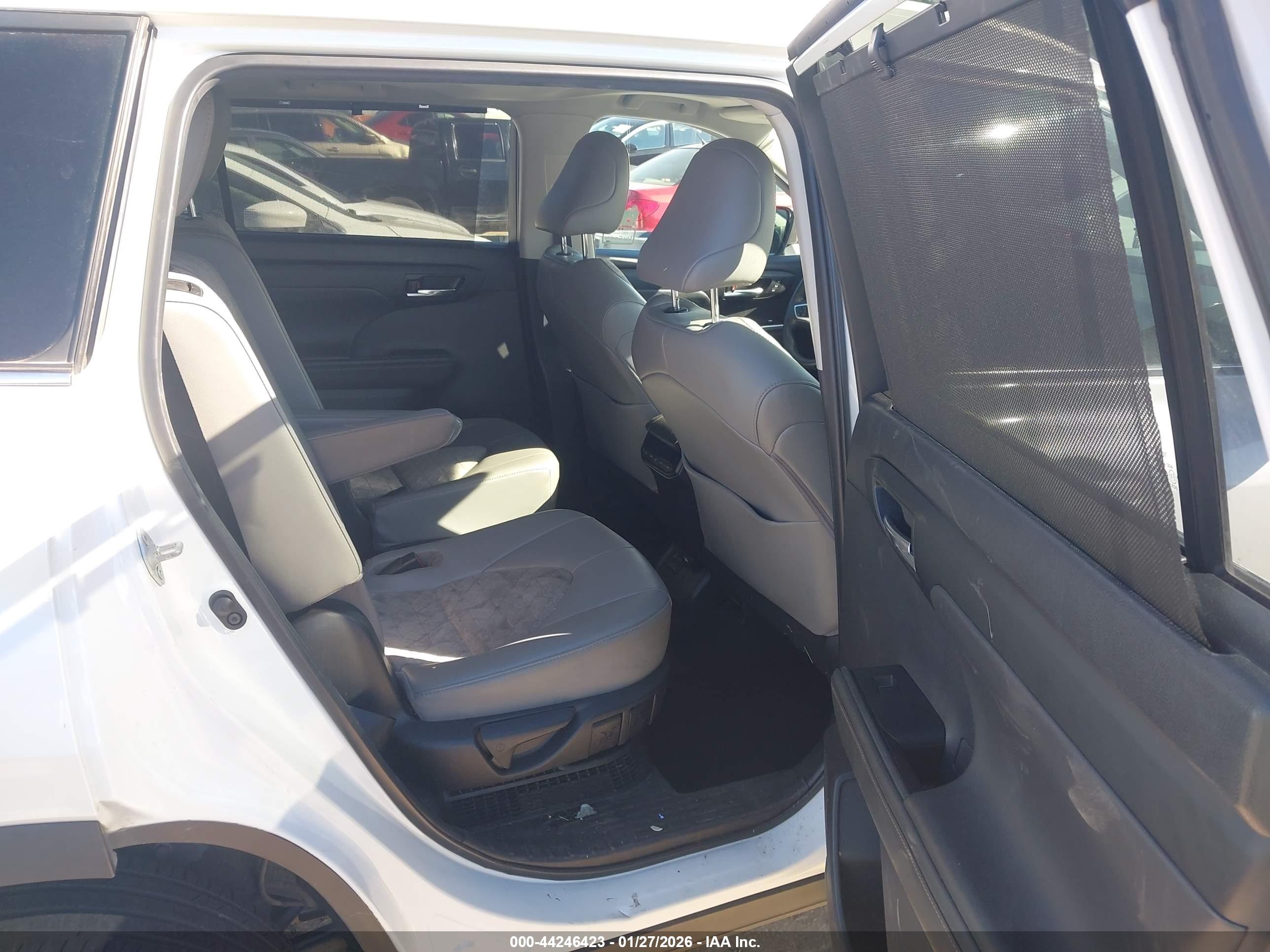 TOYOTA HIGHLANDER image 8